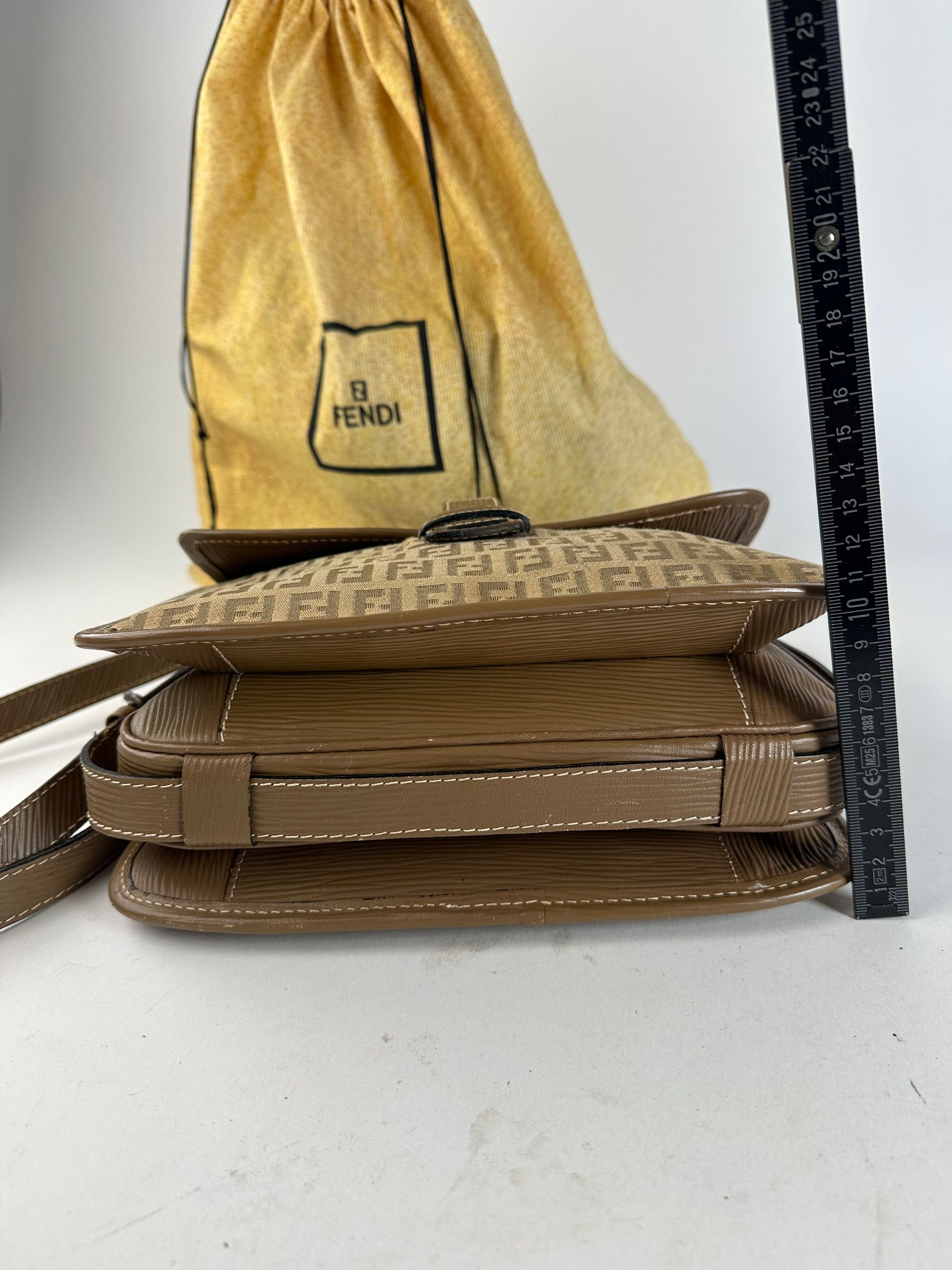 Fendi Vintage FF Monogram Leather Shoulder Bag Brown Size ONE SIZE - 12 Thumbnail