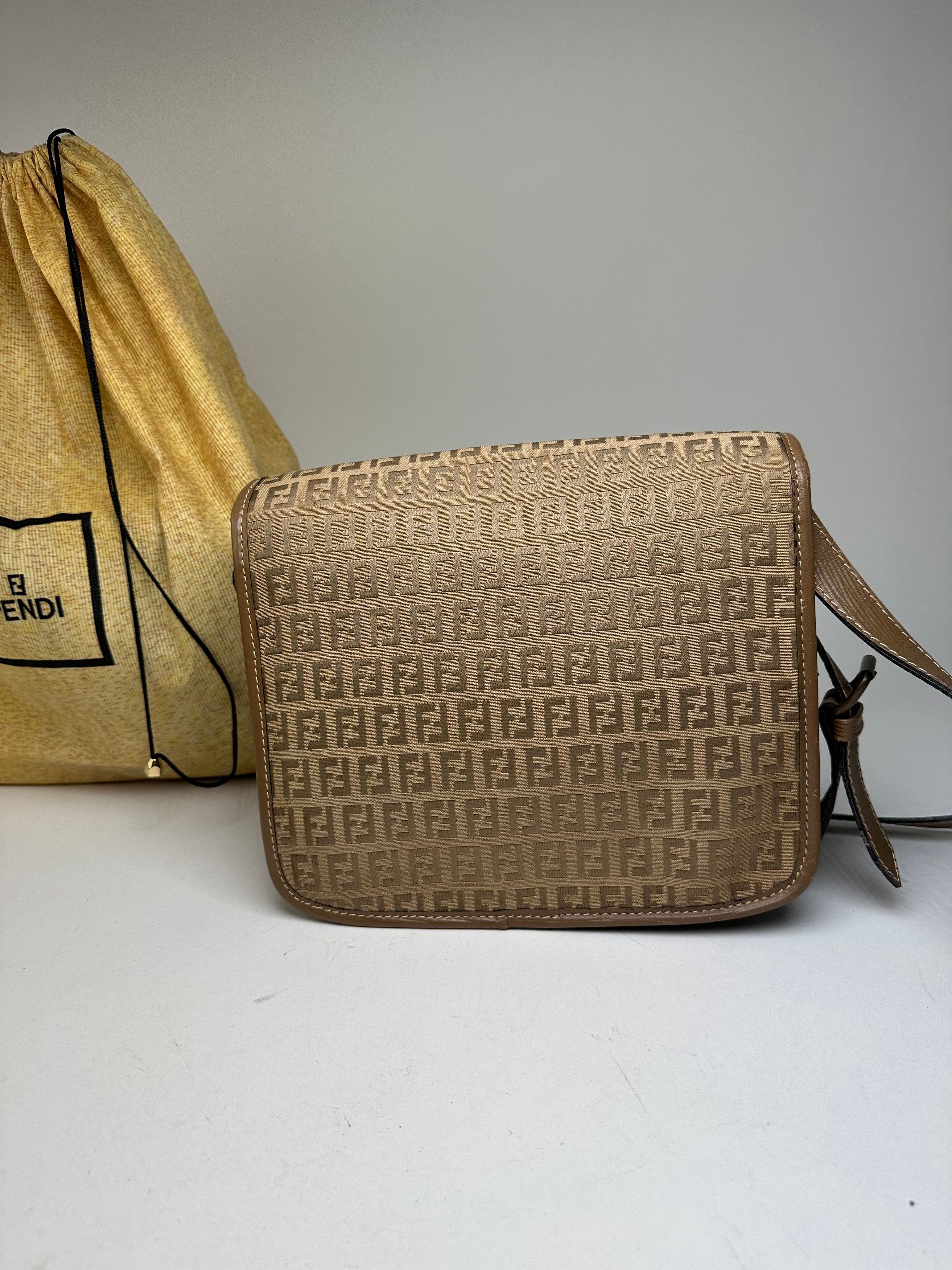 Fendi Vintage FF Monogram Leather Shoulder Bag Brown Size ONE SIZE - 14 Thumbnail