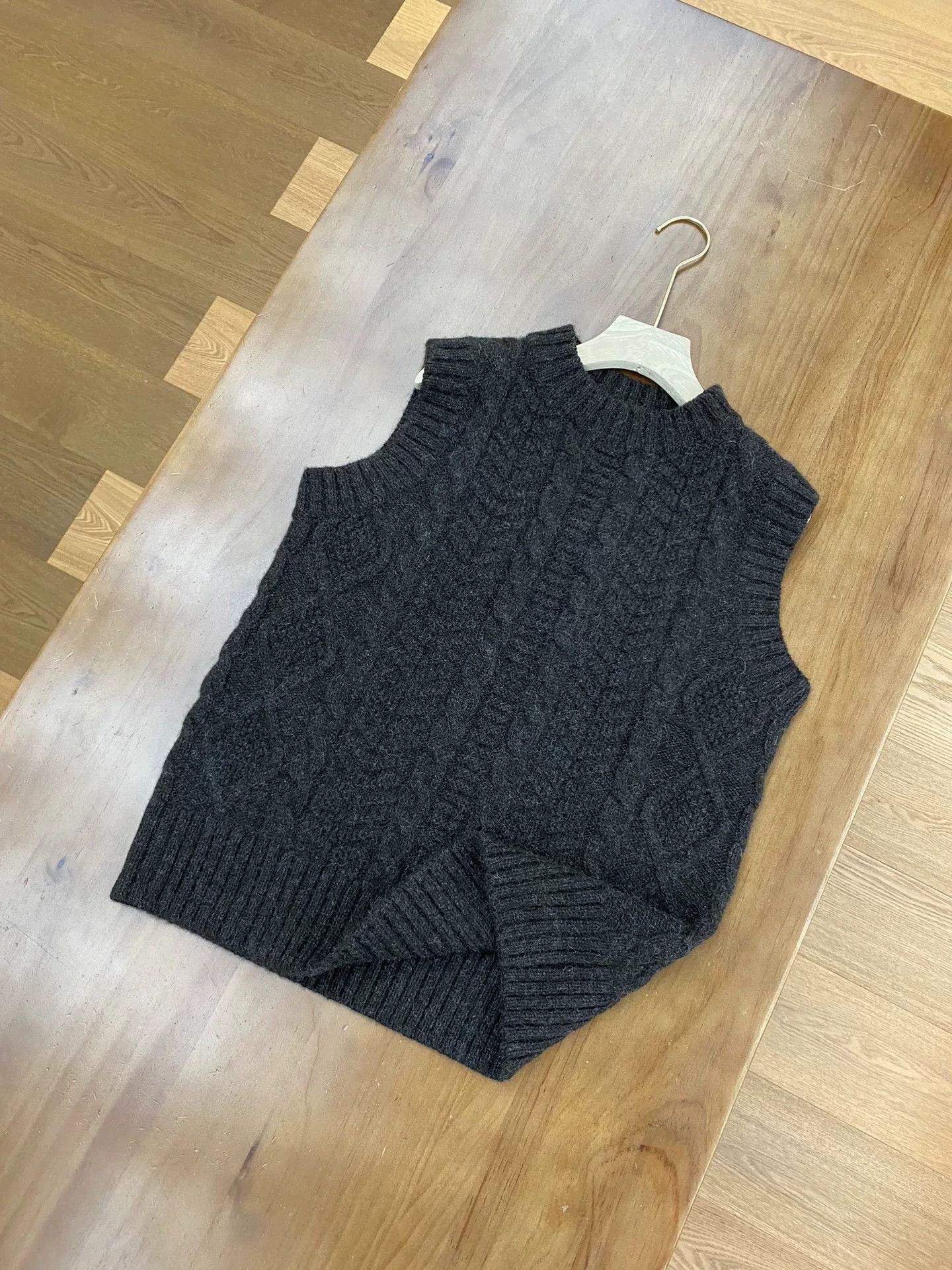 45rpm 45R Irish Cable Women's Cashmere Vest Size M / US 6-8 / IT 42-44 - 7 Thumbnail