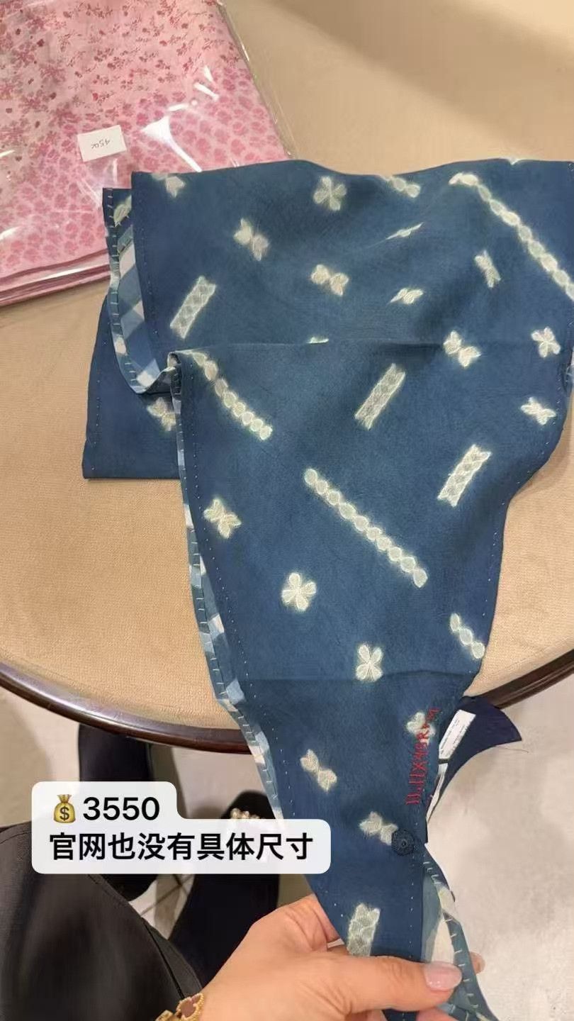 Blue Blue Japan 45R Indigo Dyed Silk Scarf Size ONE SIZE - 2 Thumbnail