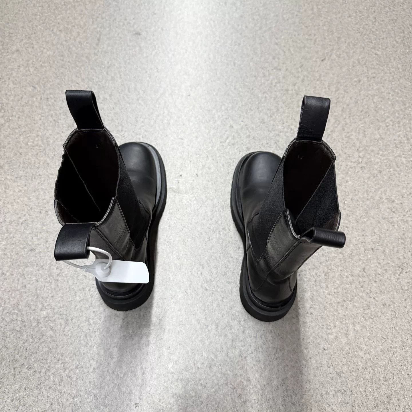 Bottega Veneta Bottega Veneta Black Thick Sole Chelsea Boots Size US 6 / IT 36 - 7 Thumbnail