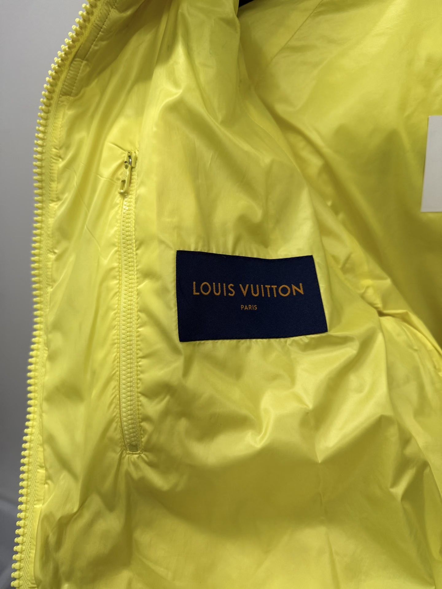 Louis Vuitton Louis Vuitton Embossed All-over Print Tag Down Jacket Size US S / EU 44-46 / 1 - 8 Thumbnail