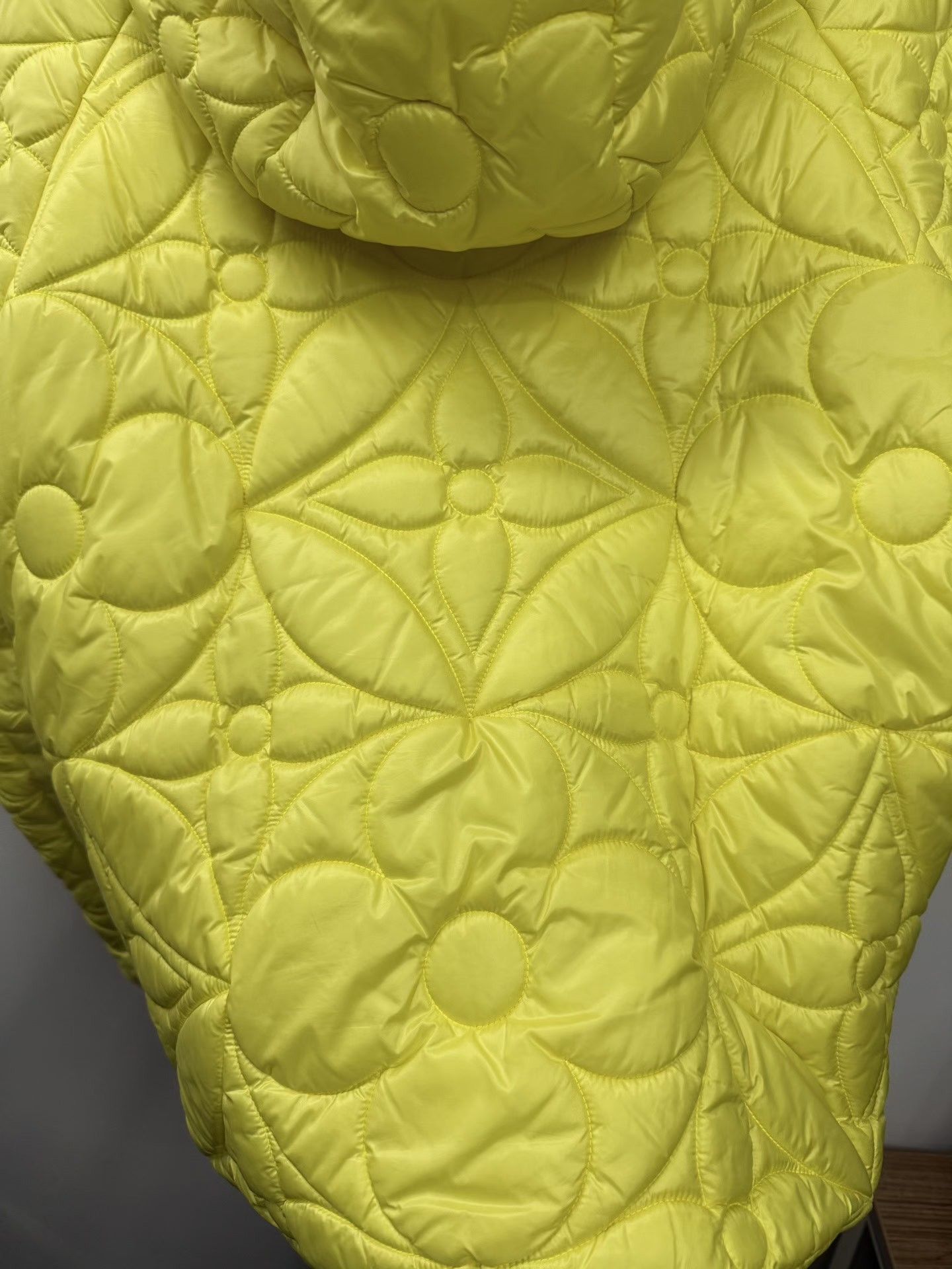 Louis Vuitton Louis Vuitton Embossed All-over Print Tag Down Jacket Size US S / EU 44-46 / 1 - 6 Thumbnail
