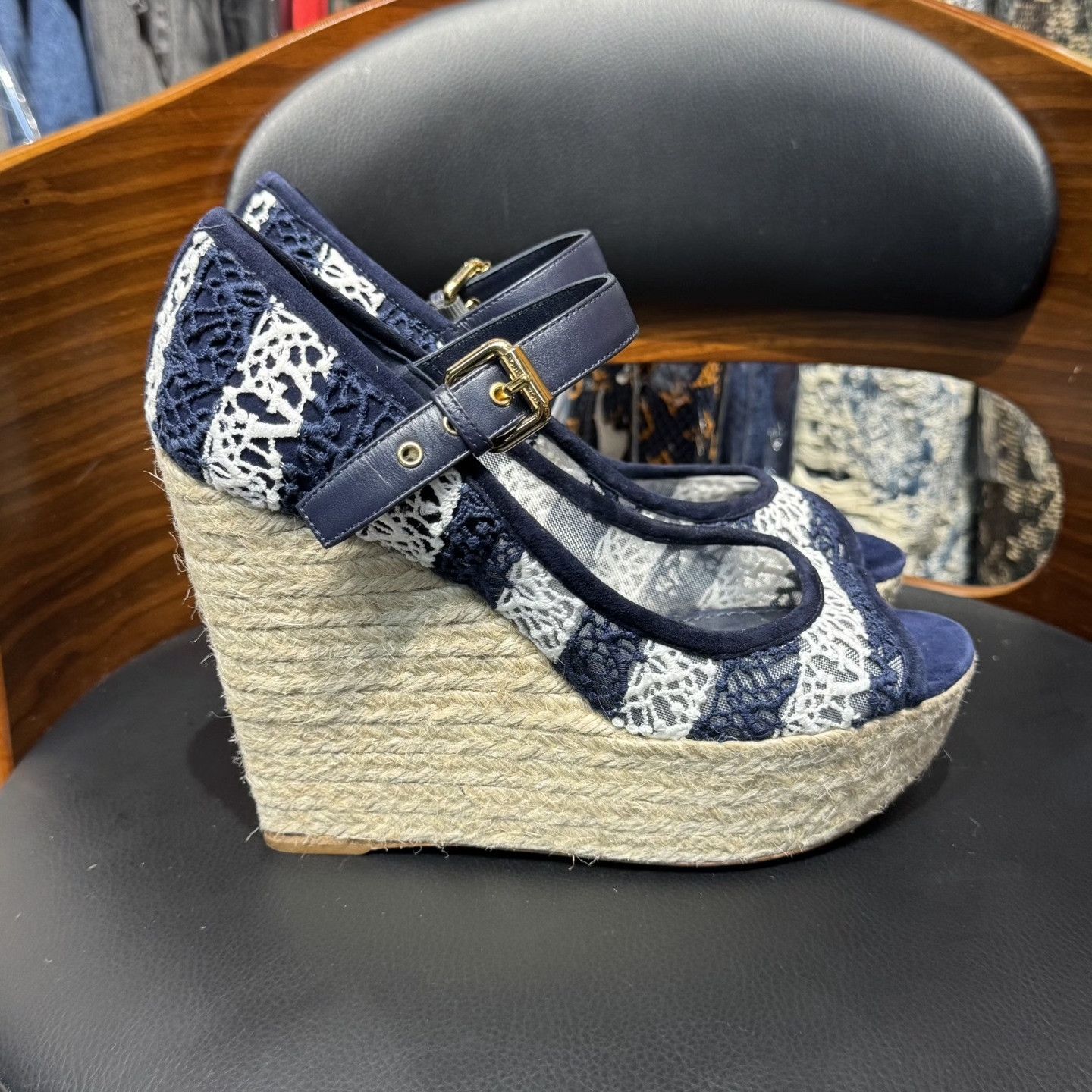 Louis Vuitton Louis Vuitton Metal Buckle Sandals Size US 5.5 / IT 35.5 - 4 Thumbnail