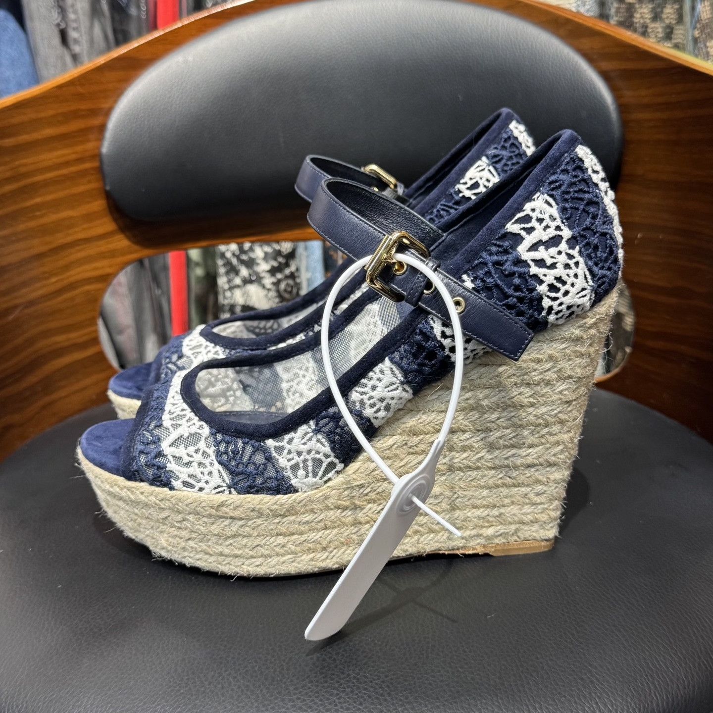 Louis Vuitton Louis Vuitton Metal Buckle Sandals Size US 5.5 / IT 35.5 - 7 Thumbnail