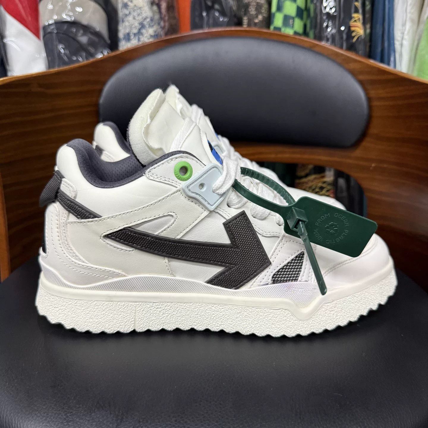 Off-White Off White OW Arrow White Black Size US 9 / EU 42 - 4 Thumbnail