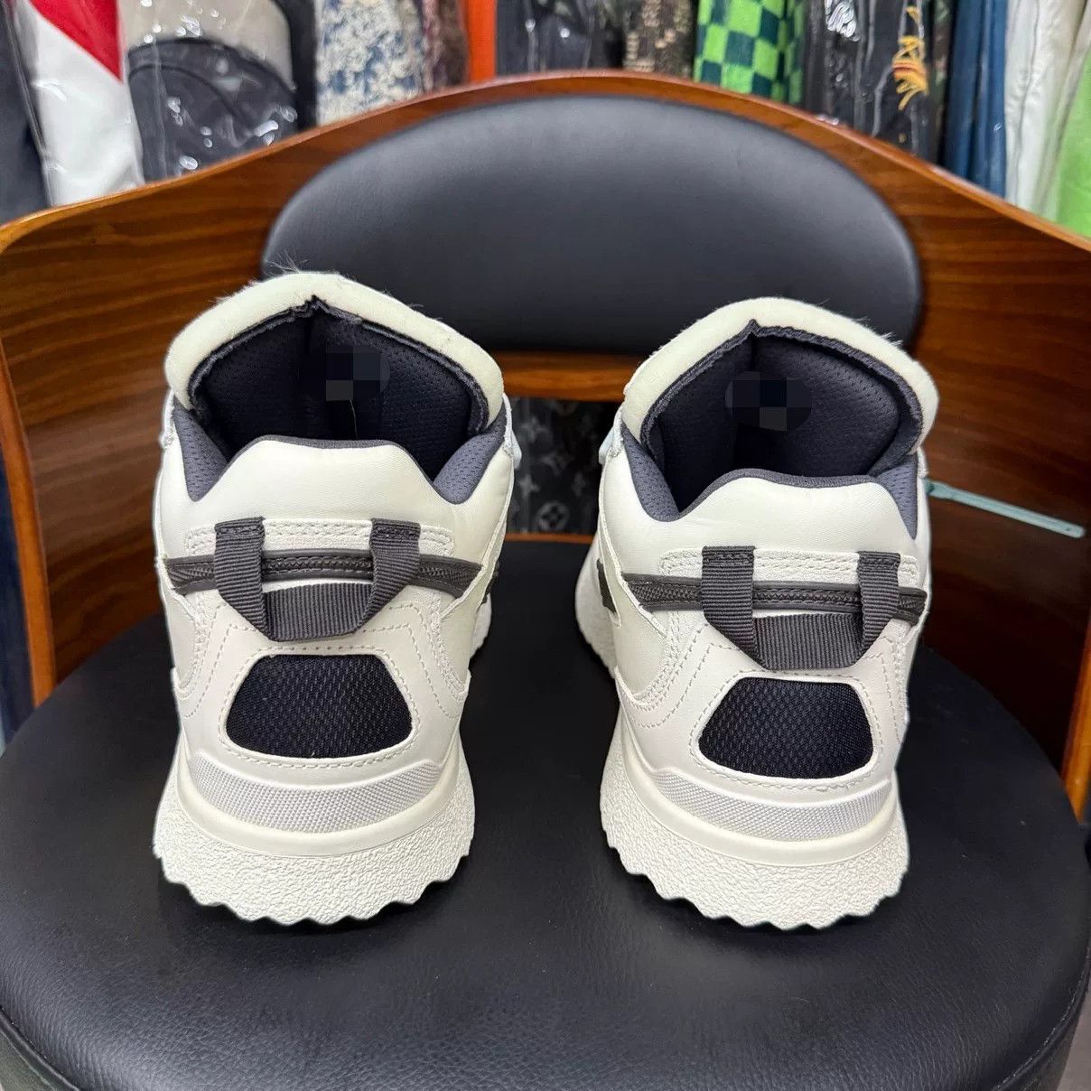 Off-White Off White OW Arrow White Black Size US 9 / EU 42 - 3 Thumbnail