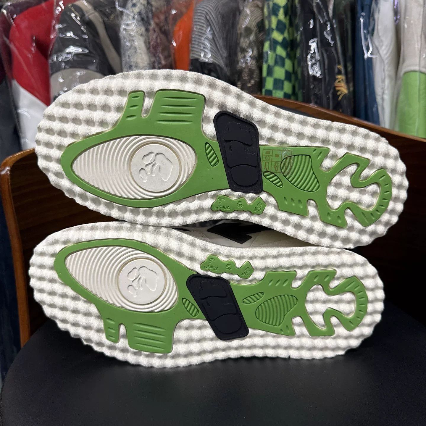 Off-White Off White OW Arrow White Black Size US 9 / EU 42 - 8 Thumbnail