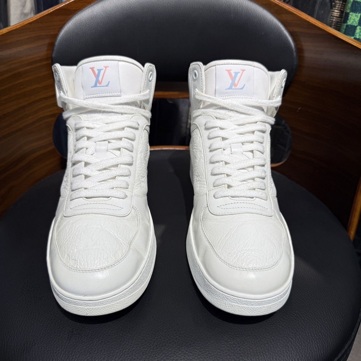 Louis Vuitton Louis Vuitton Rivoli White Laser Tail Size US 7 / EU 40 - 2 Thumbnail