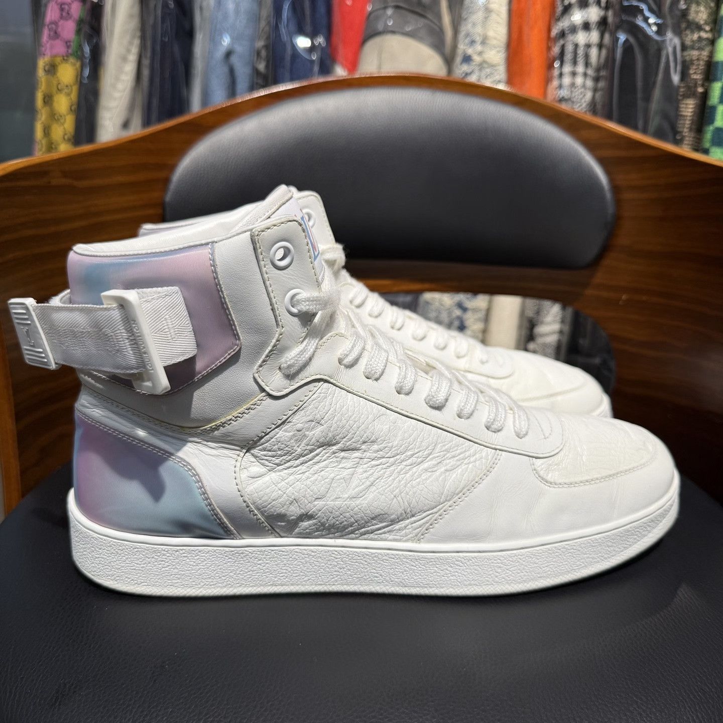 Louis Vuitton Louis Vuitton Rivoli White Laser Tail Size US 7 / EU 40 - 4 Thumbnail