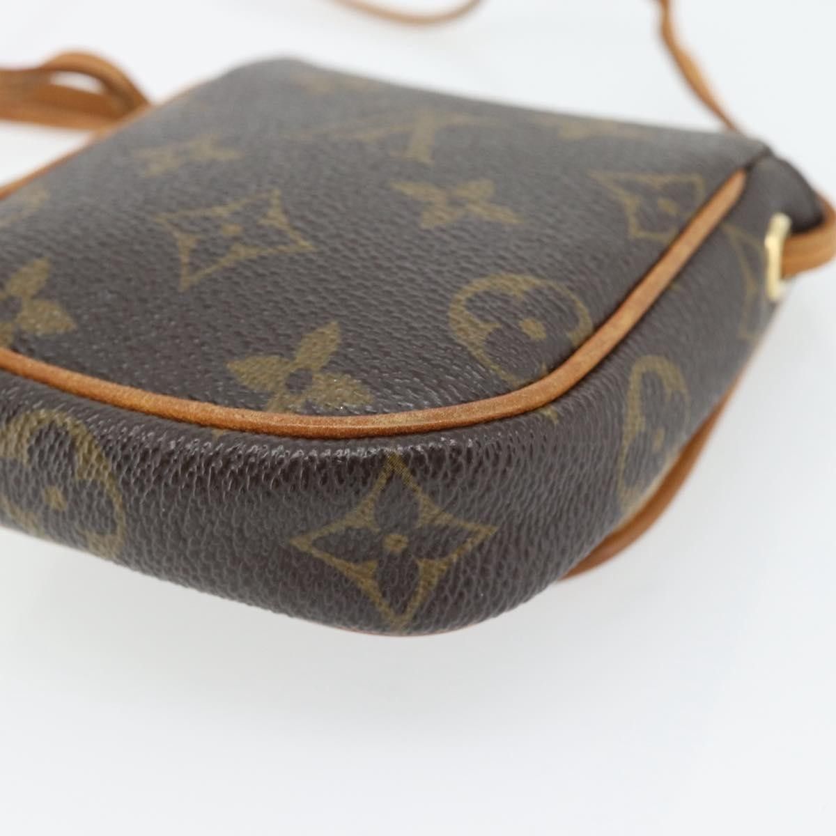 Louis Vuitton Louis Vuitton Cancun Pochette Monogram Canvas Size ONE SIZE - 9 Thumbnail
