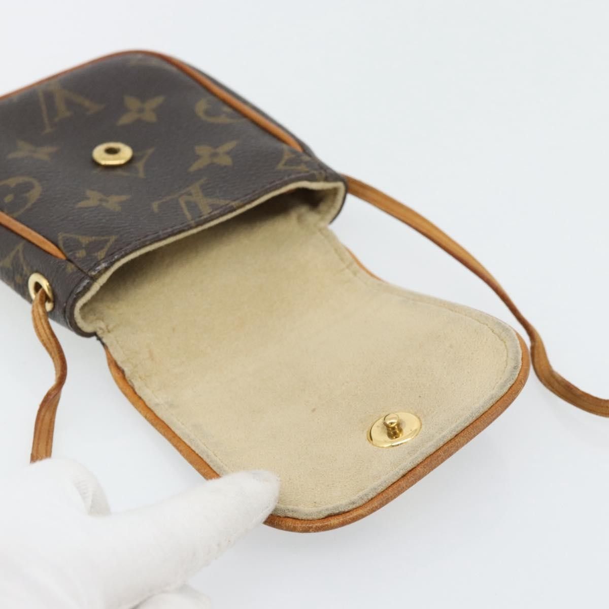 Louis Vuitton Louis Vuitton Cancun Pochette Monogram Canvas Size ONE SIZE - 16 Thumbnail