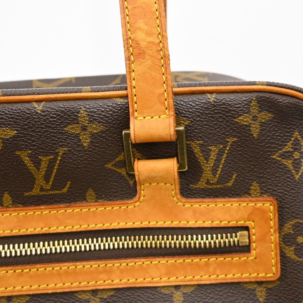 Louis Vuitton Louis Vuitton Cite Handbag Monogram Canvas Size ONE SIZE - 7 Thumbnail