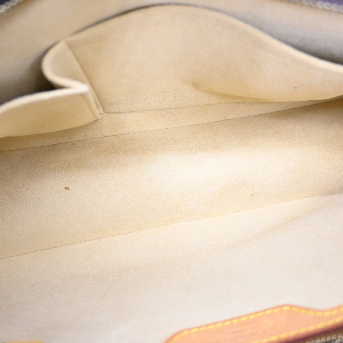 Louis Vuitton Louis Vuitton Cite Handbag Monogram Canvas Size ONE SIZE - 3 Thumbnail