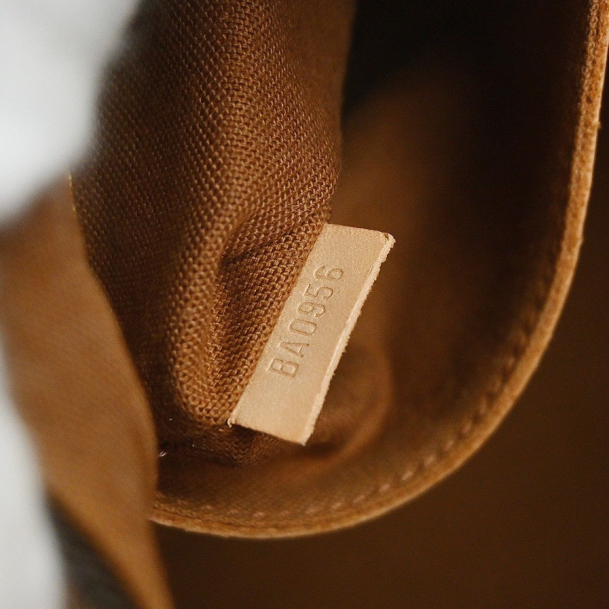 Louis Vuitton Louis Vuitton Alma Handbag Monogram Canvas Size ONE SIZE - 5 Thumbnail