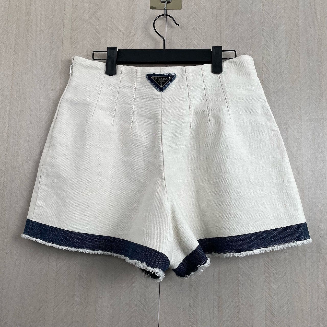 Prada Prada Logo Triangle Shorts IT 42 Size 28" / US 6 / IT 42 - 2 Thumbnail