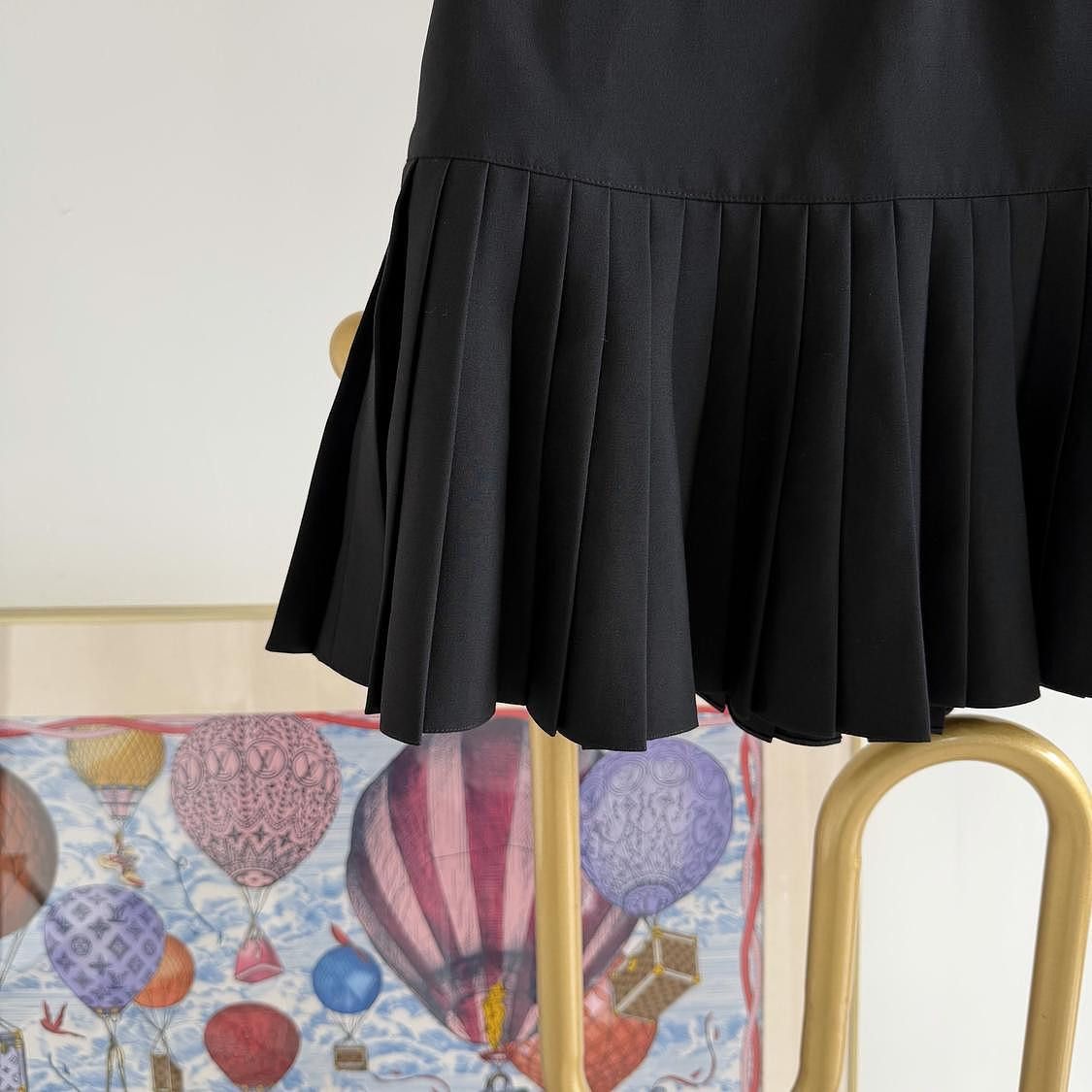 Dior Christian Dior Pleated Mini Skirt Size 38 Size 27" / US 4 / IT 40 - 8 Thumbnail
