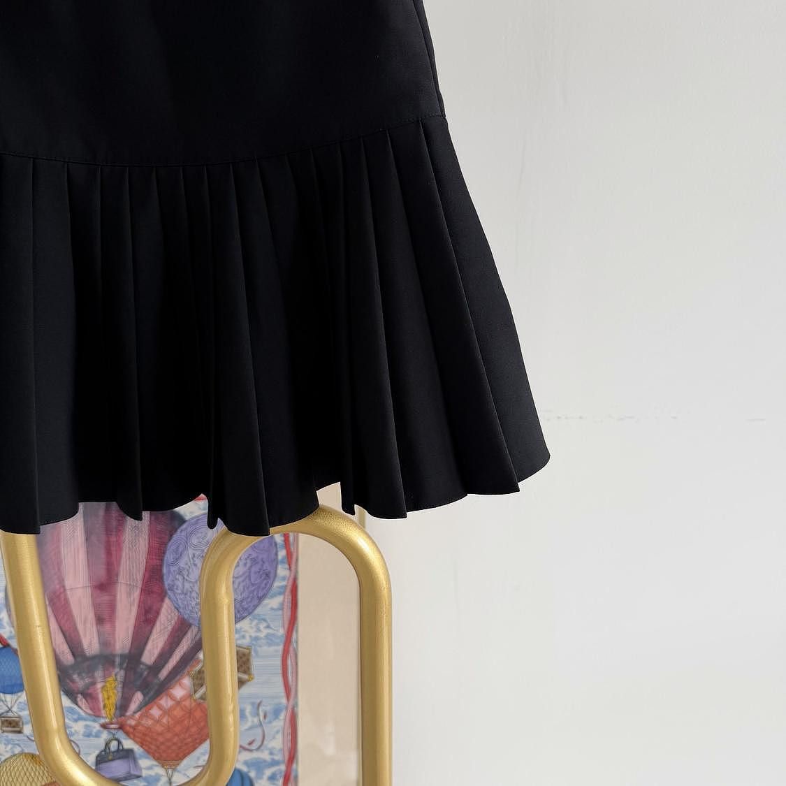 Dior Christian Dior Pleated Mini Skirt Size 38 Size 27" / US 4 / IT 40 - 6 Thumbnail