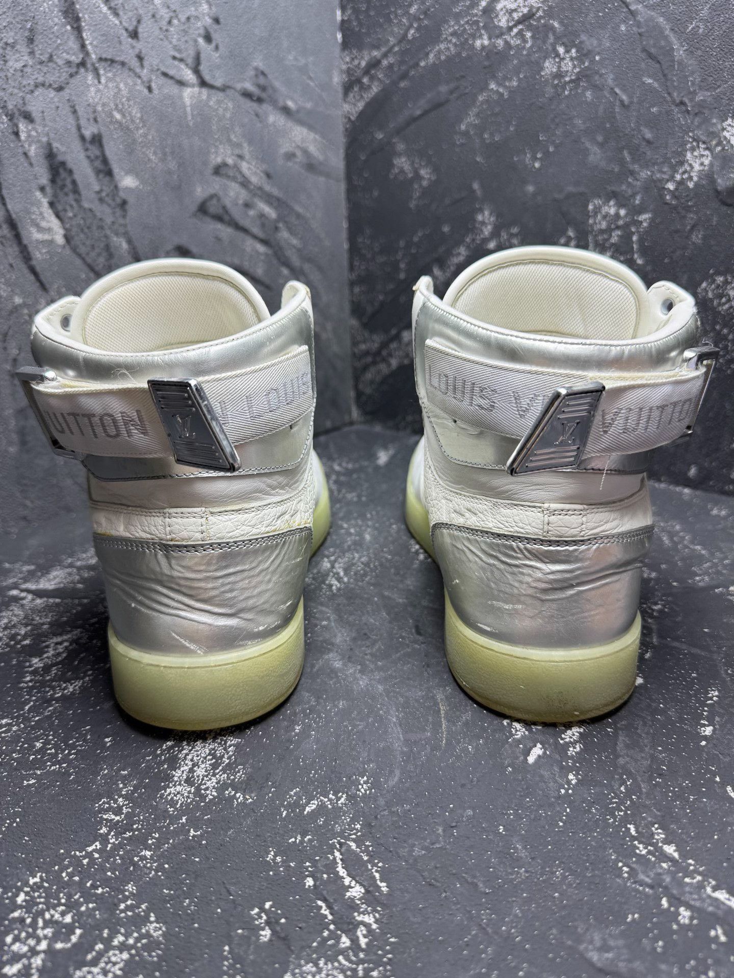 Louis Vuitton Louis Vuitton Rivoli Silver High-Top Sneakers Size US 7.5 / EU 40-41 - 3 Thumbnail