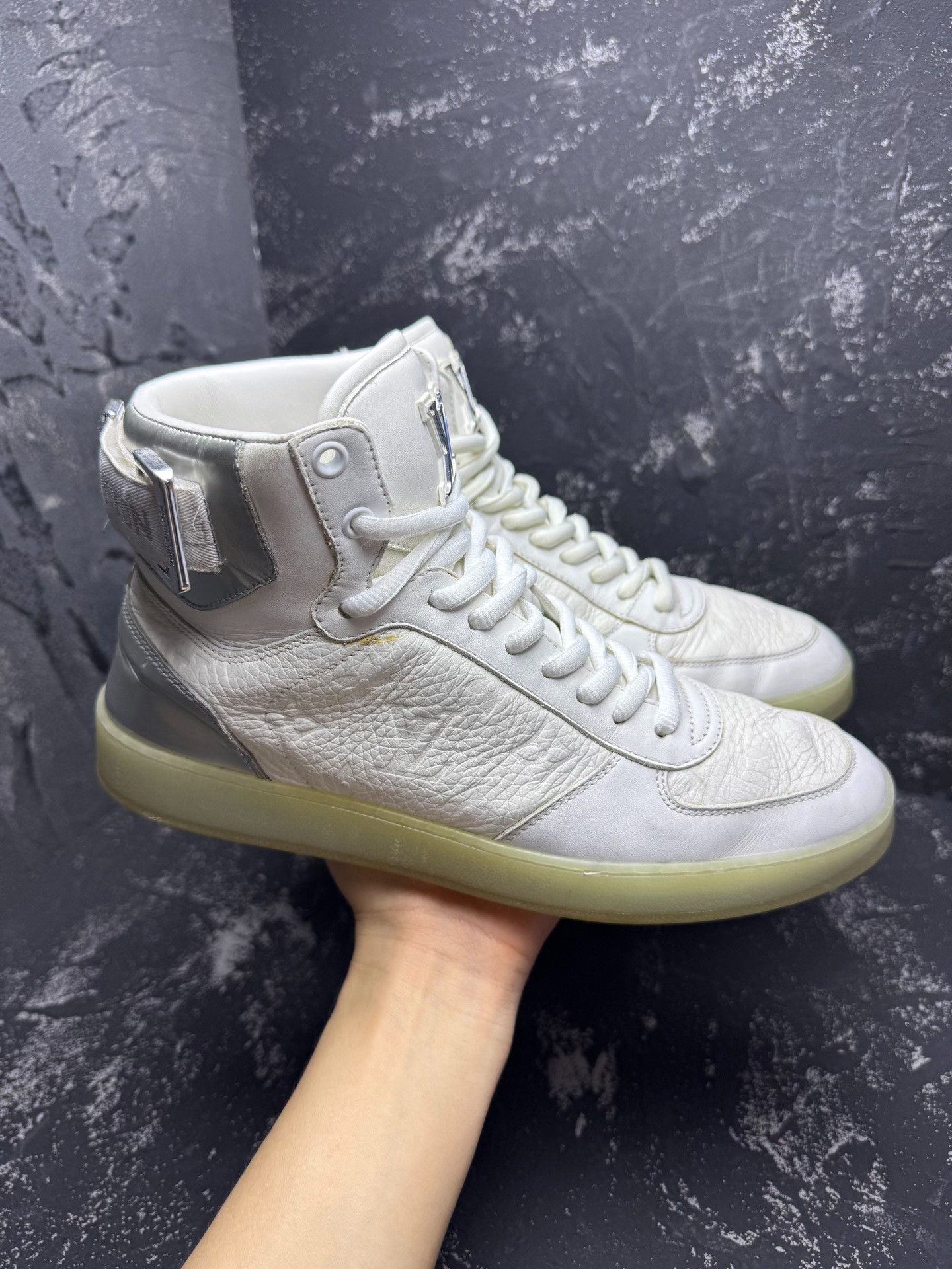 Louis Vuitton Louis Vuitton Rivoli Silver High-Top Sneakers Size US 7.5 / EU 40-41 - 7 Thumbnail