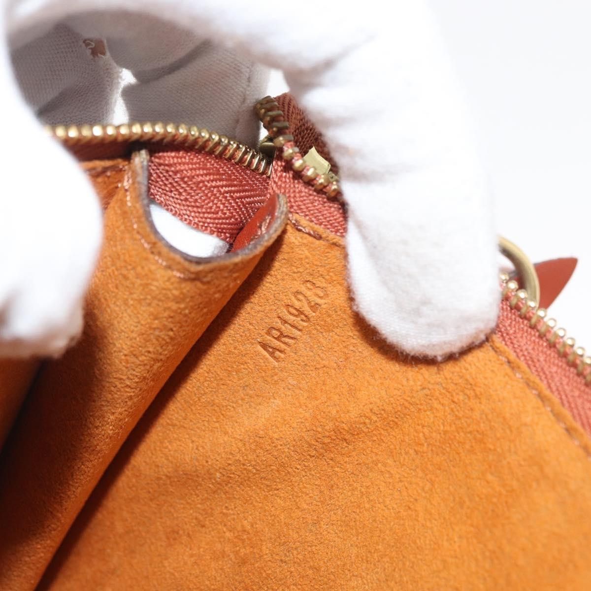 Louis Vuitton Louis Vuitton Pochette Accessoires Epi Leather Size ONE SIZE - 8 Thumbnail