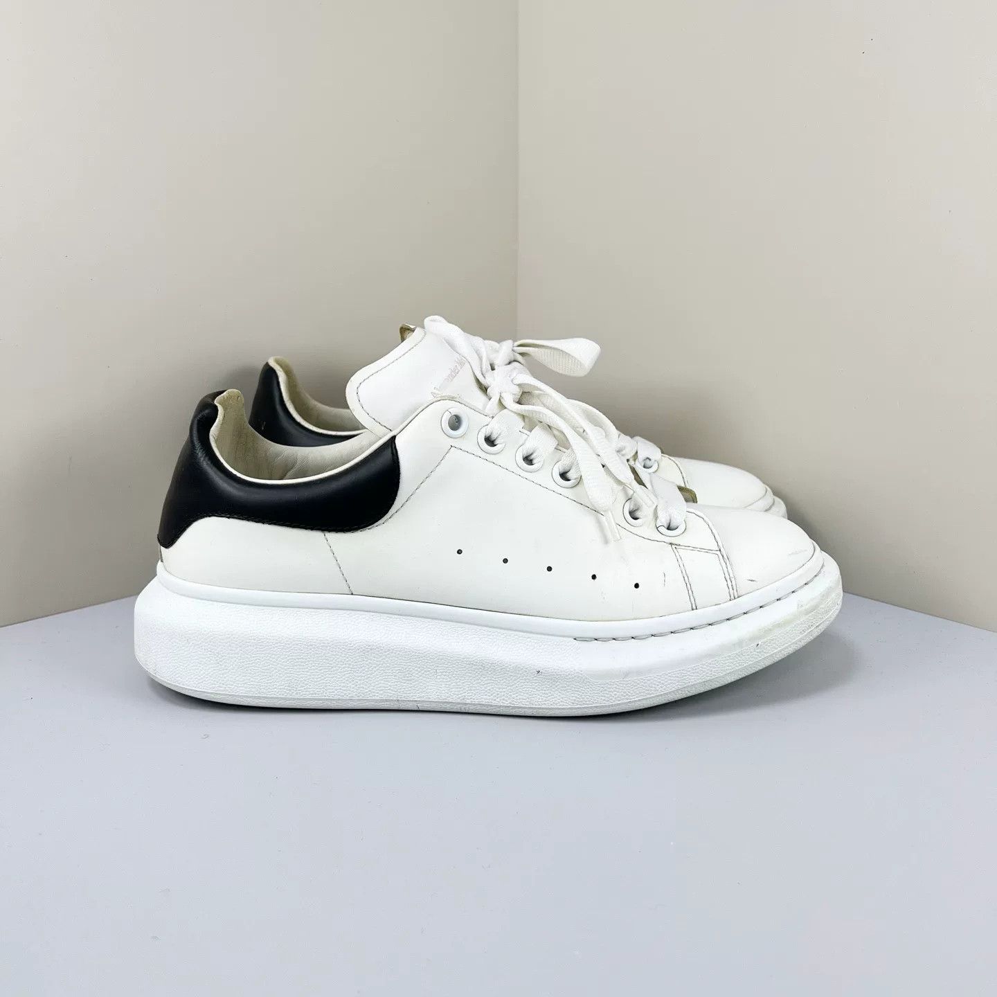Alexander McQueen Alexander McQueen Black Tail Sneakers Size US 9.5 / EU 42-43 - 4 Thumbnail