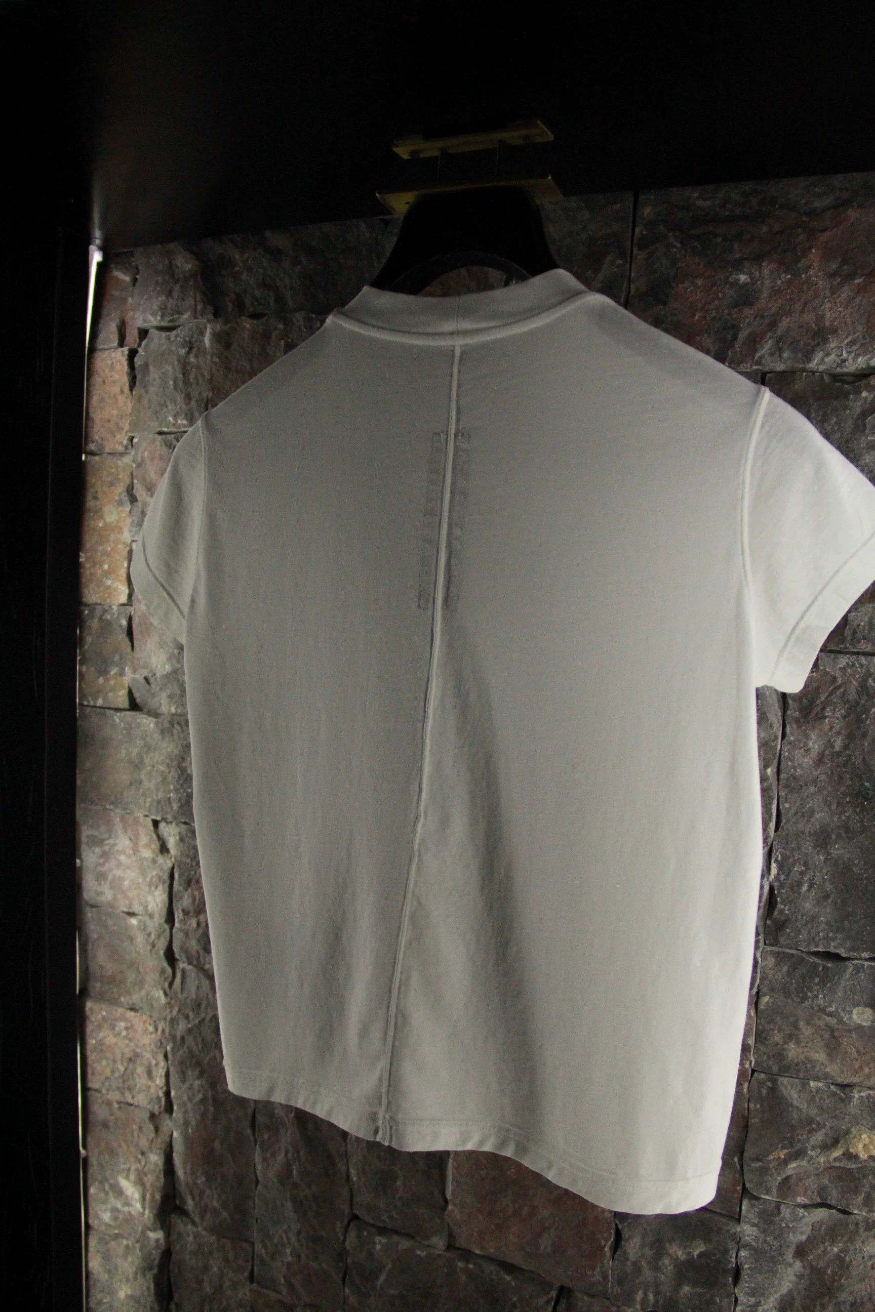 Rick Owens Rick Owens White Short Sleeve Shirts Men s Size US S / EU 44-46 / 1 - 5 Thumbnail