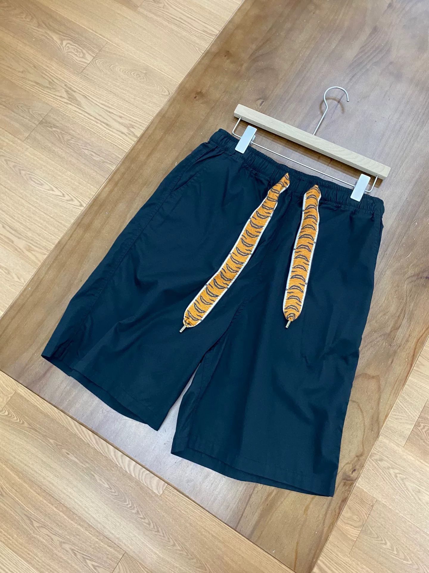 Grace in LA GRACE STR IDE 25SS Solid Tiger Stripe Shorts Size US 28 / EU 44 - 2 Thumbnail