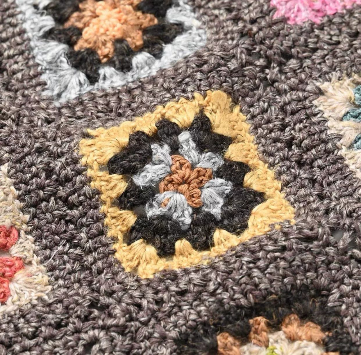 45rpm 45R Hand-Crocheted Granny Square Scarf Size ONE SIZE - 2 Thumbnail