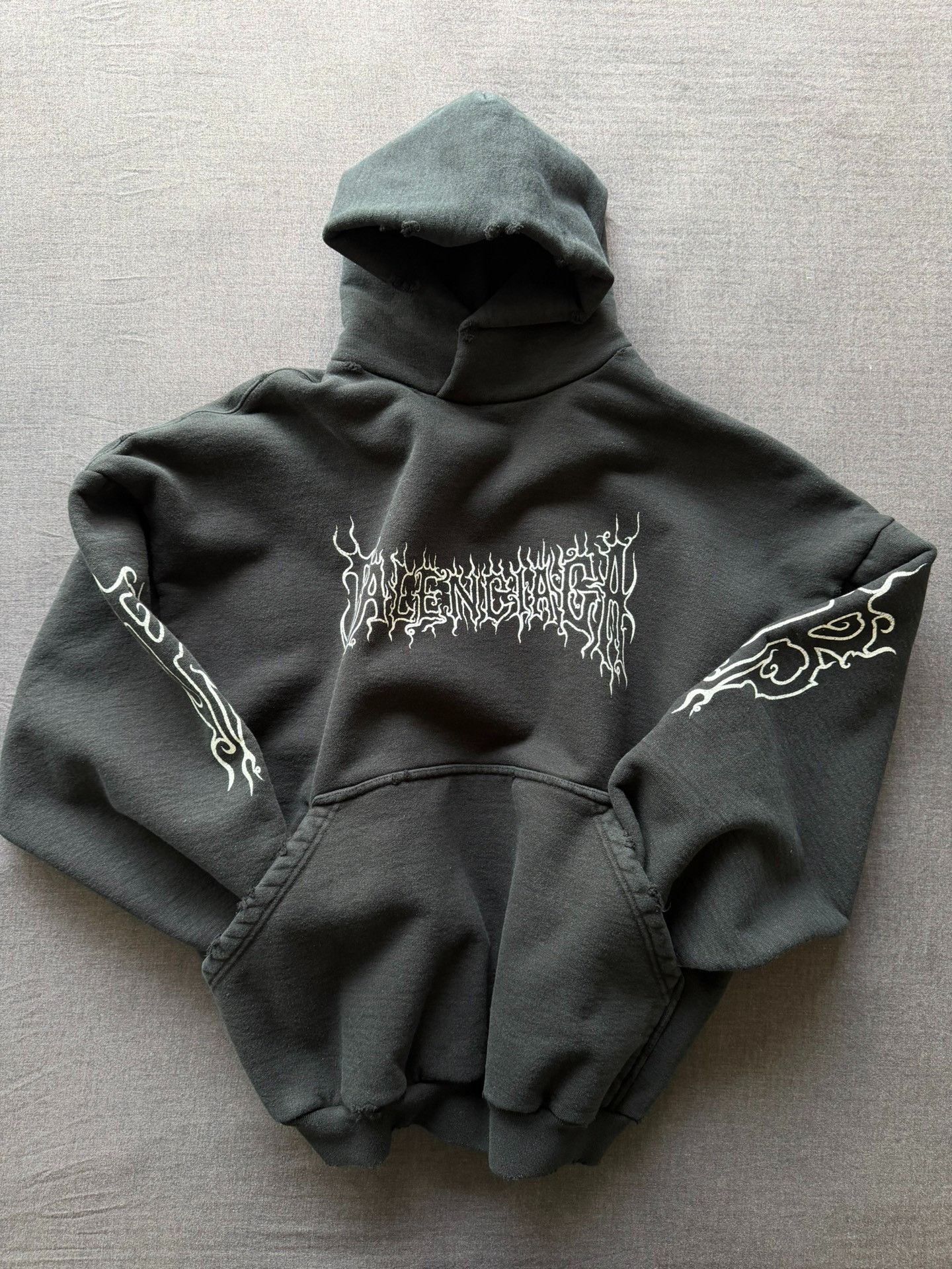 Balenciaga Balenciaga Ultra-Thick Sanskrit Hoodie Size US S / EU 44-46 / 1 - 5 Thumbnail