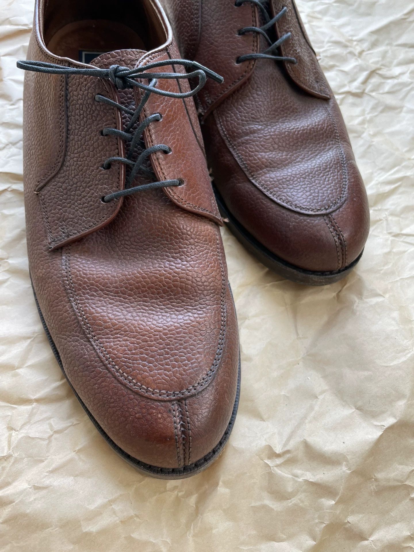 Bostonian Bostonian Lychee Grain V-Tip Leather Shoes Size US 10 / EU 43 - 2 Thumbnail