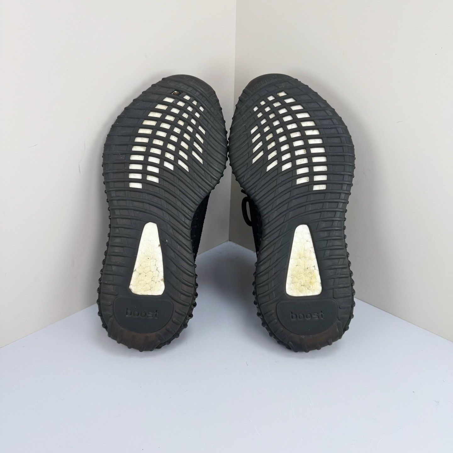 Yeezy Adidas Yeezy 350 V2 Black Red Size US 6 / EU 39 - 5 Thumbnail