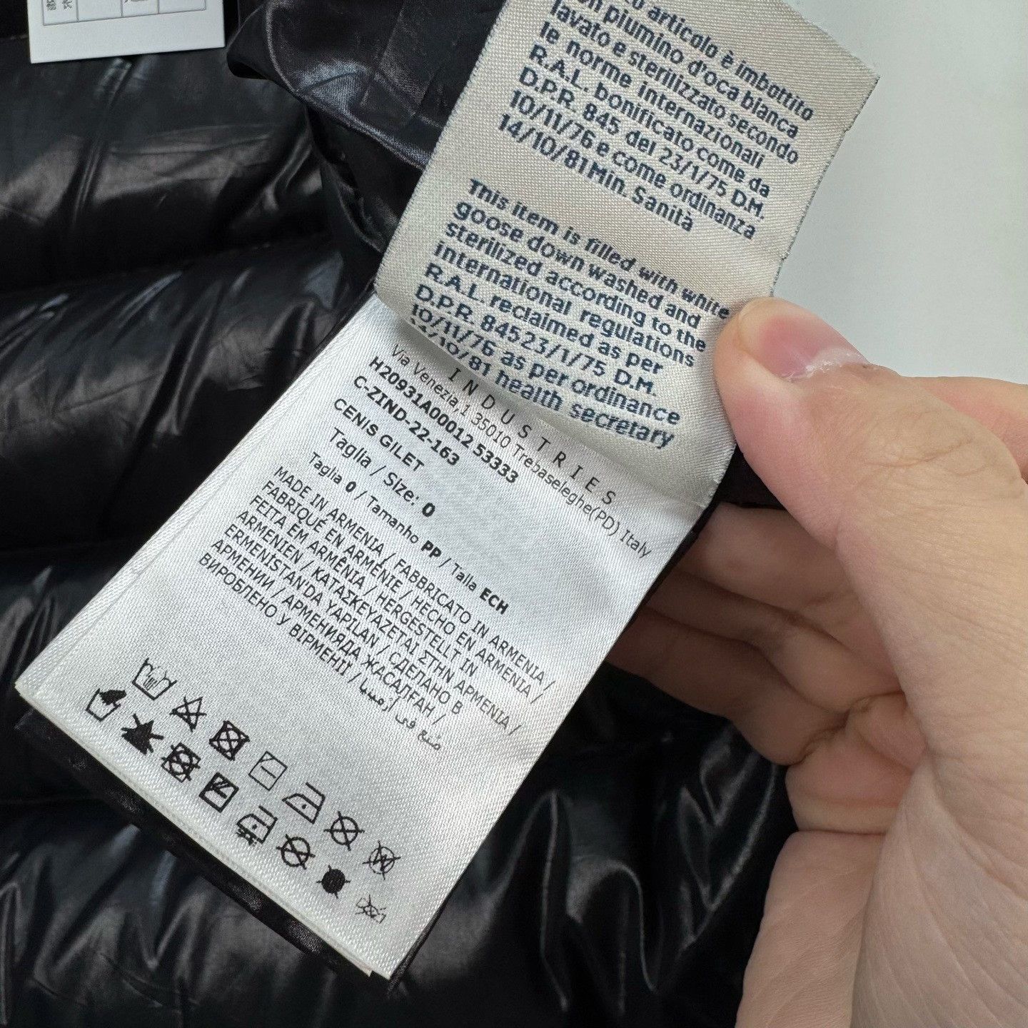 Moncler Moncler Black Printed Letter Down Vest Size XS / US 0-2 / IT 36-38 - 6 Thumbnail