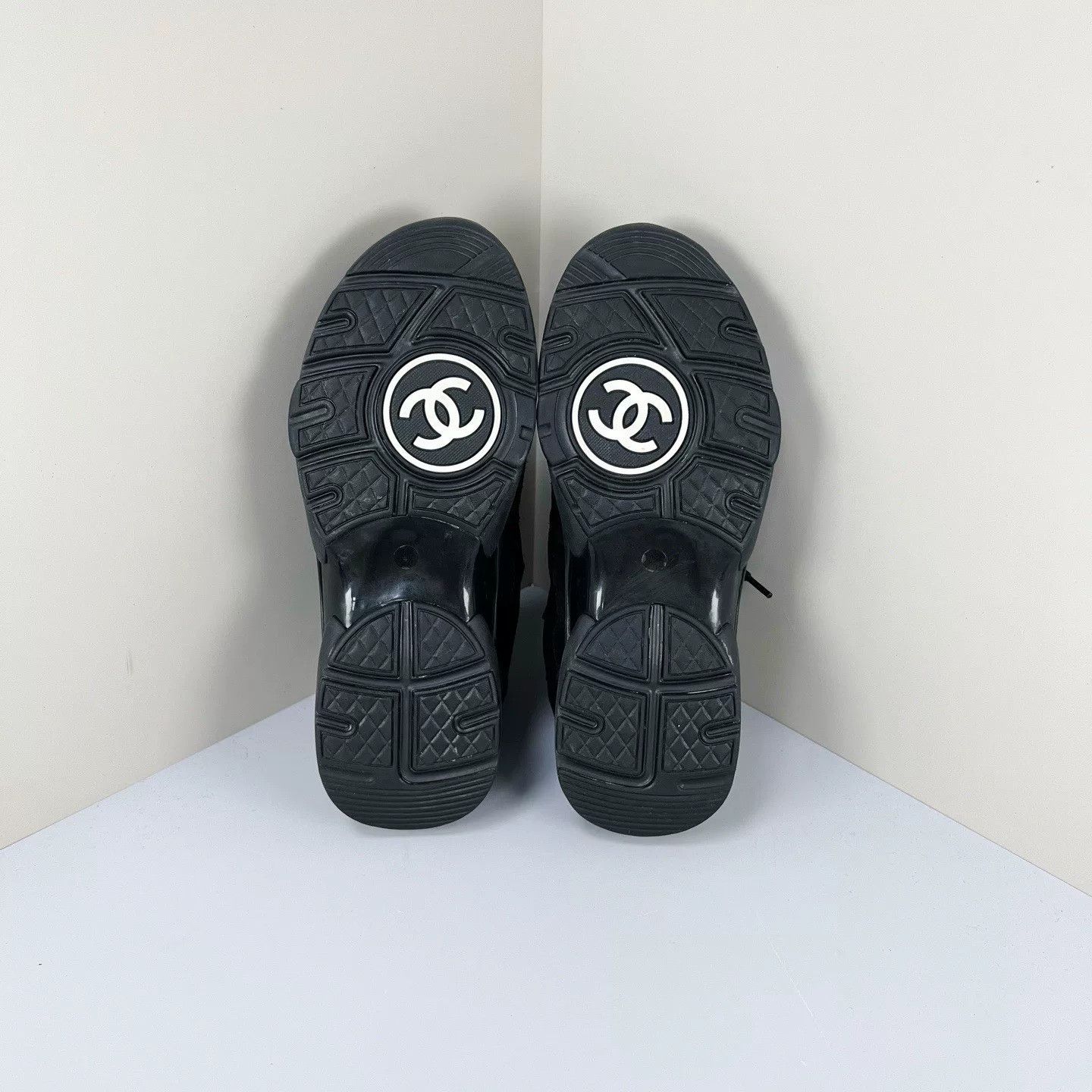 Chanel Chanel Black Suede Double C Sneakers Size US 6 / IT 36 - 5 Thumbnail