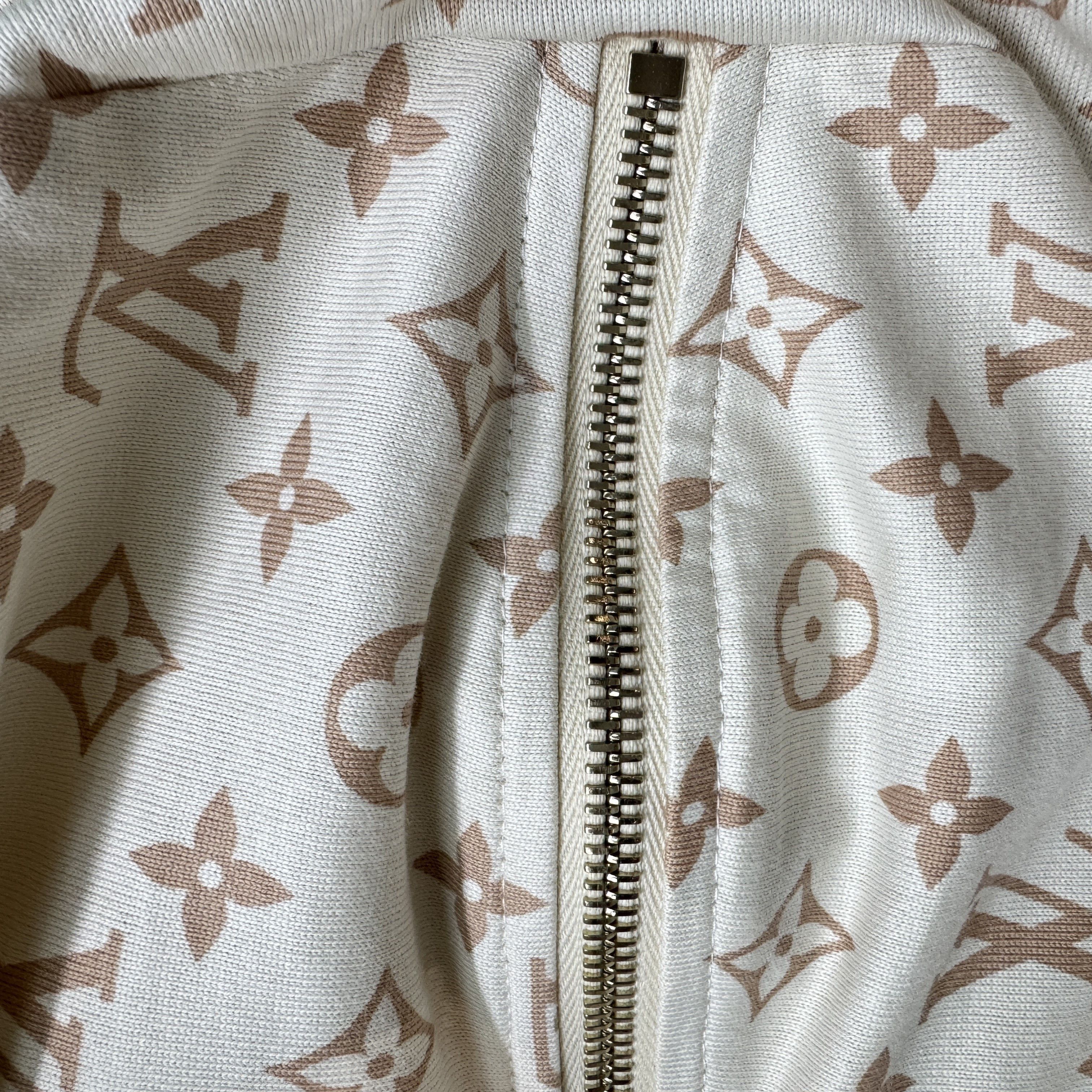 Louis Vuitton Monogram Zipper T-Shirt in Beige Size US S / EU 44-46 / 1 - 8 Thumbnail
