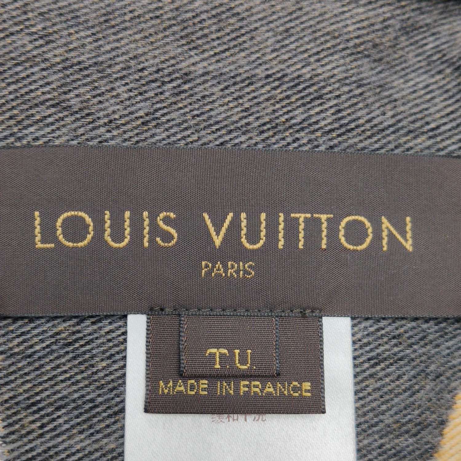 Louis Vuitton Elegant Gray Chain Print Wool-Silk Cape Size US M / EU 48-50 / 2 - 4 Thumbnail