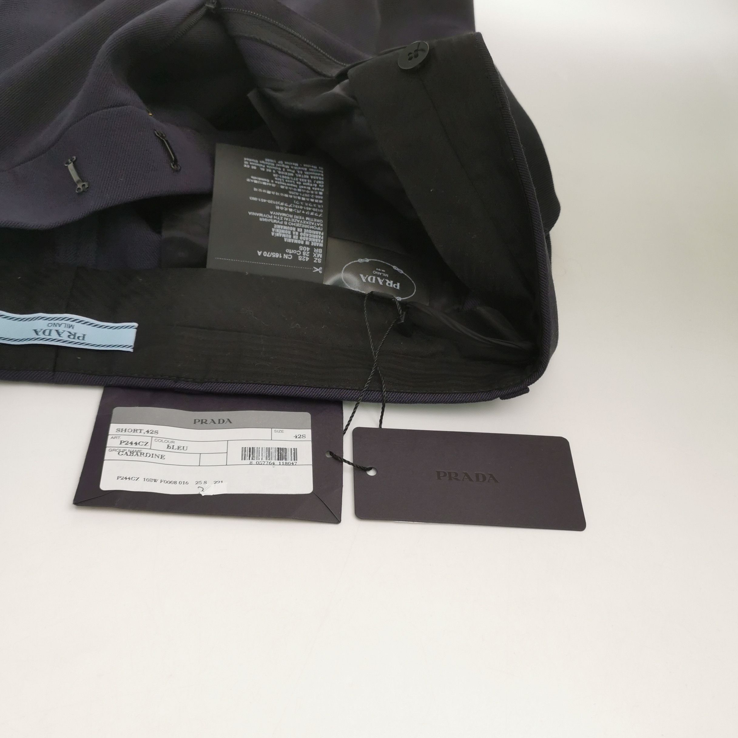 Prada Elegant Virgin Wool Shorts in Blue Size US 28 / EU 44 - 3 Thumbnail