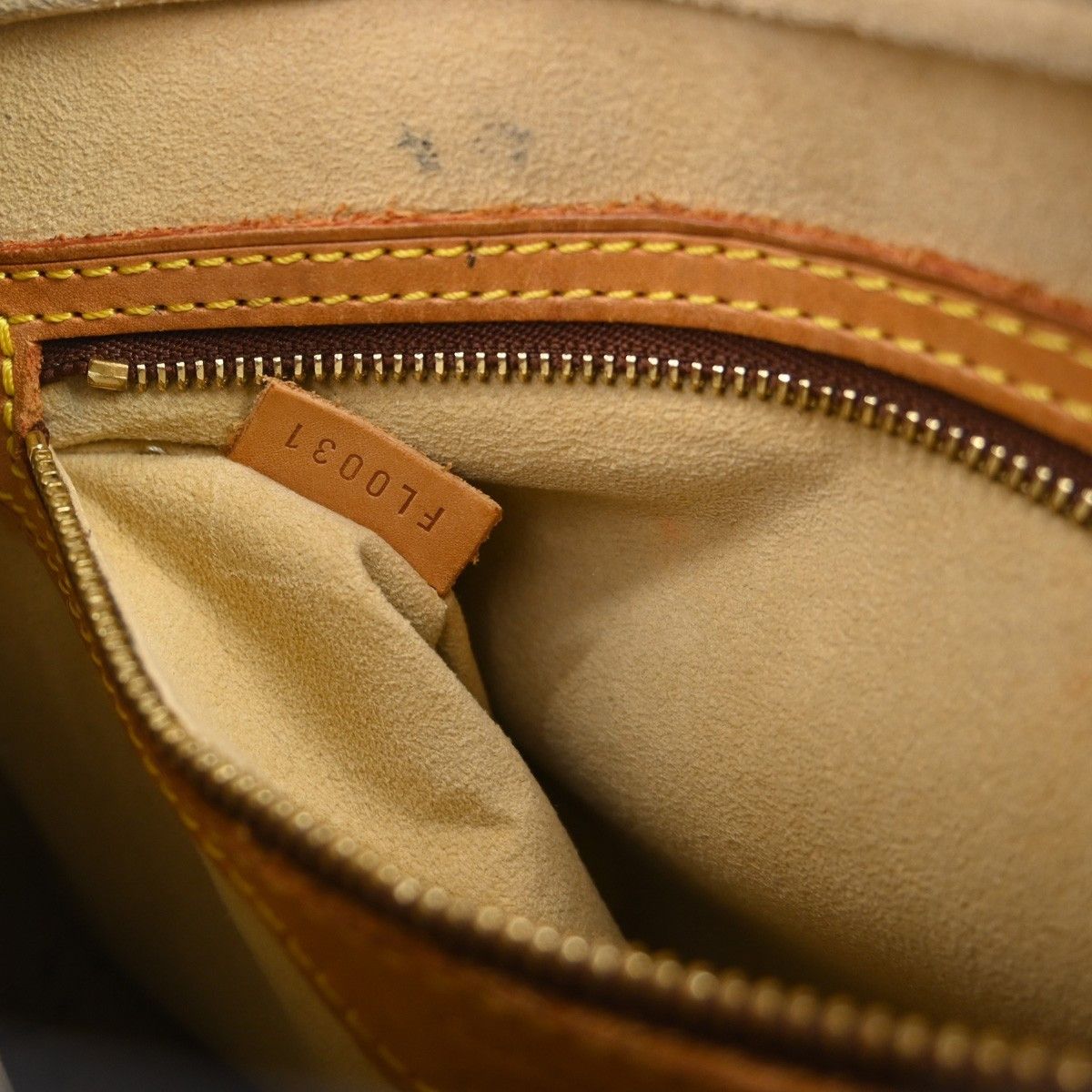 Louis Vuitton Louis Vuitton Monogram Looping Handbag Monogram Canvas Size ONE SIZE - 5 Thumbnail