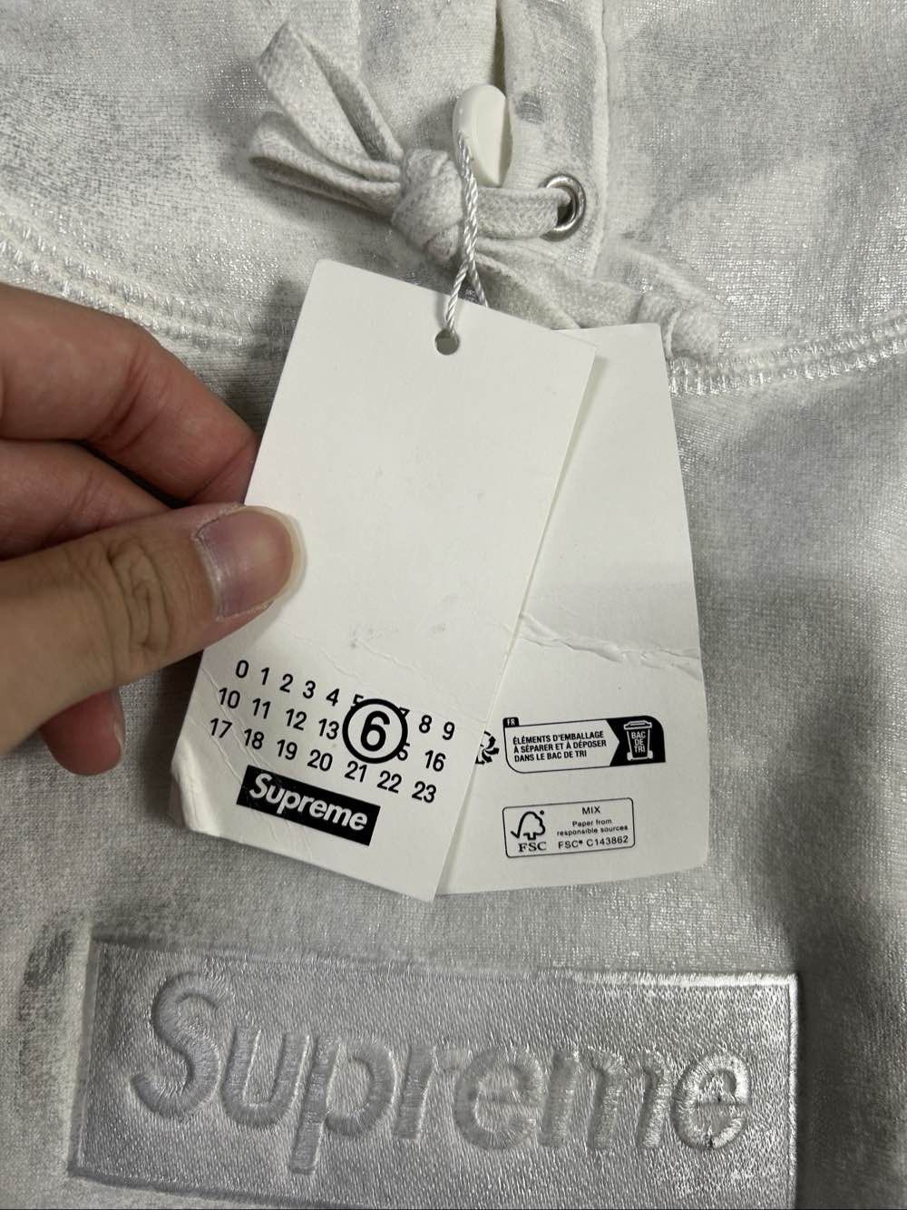 Supreme Supreme x MM6 Maison Margiela Foil Box Logo Hoodie Size L Size US L / EU 52-54 / 3 - 5 Thumbnail