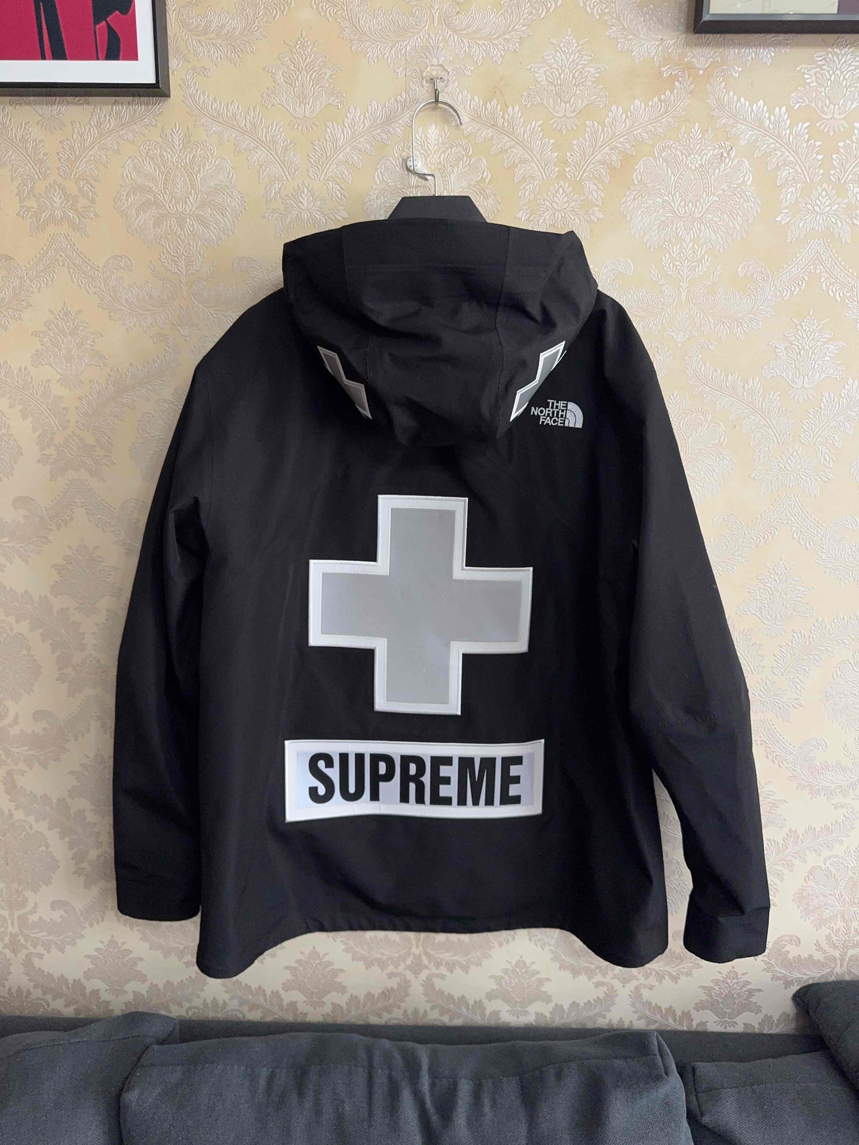 Supreme Supreme x The North Face Rescue Mountain Pro Jacket Size L Size US L / EU 52-54 / 3 - 2 Thumbnail