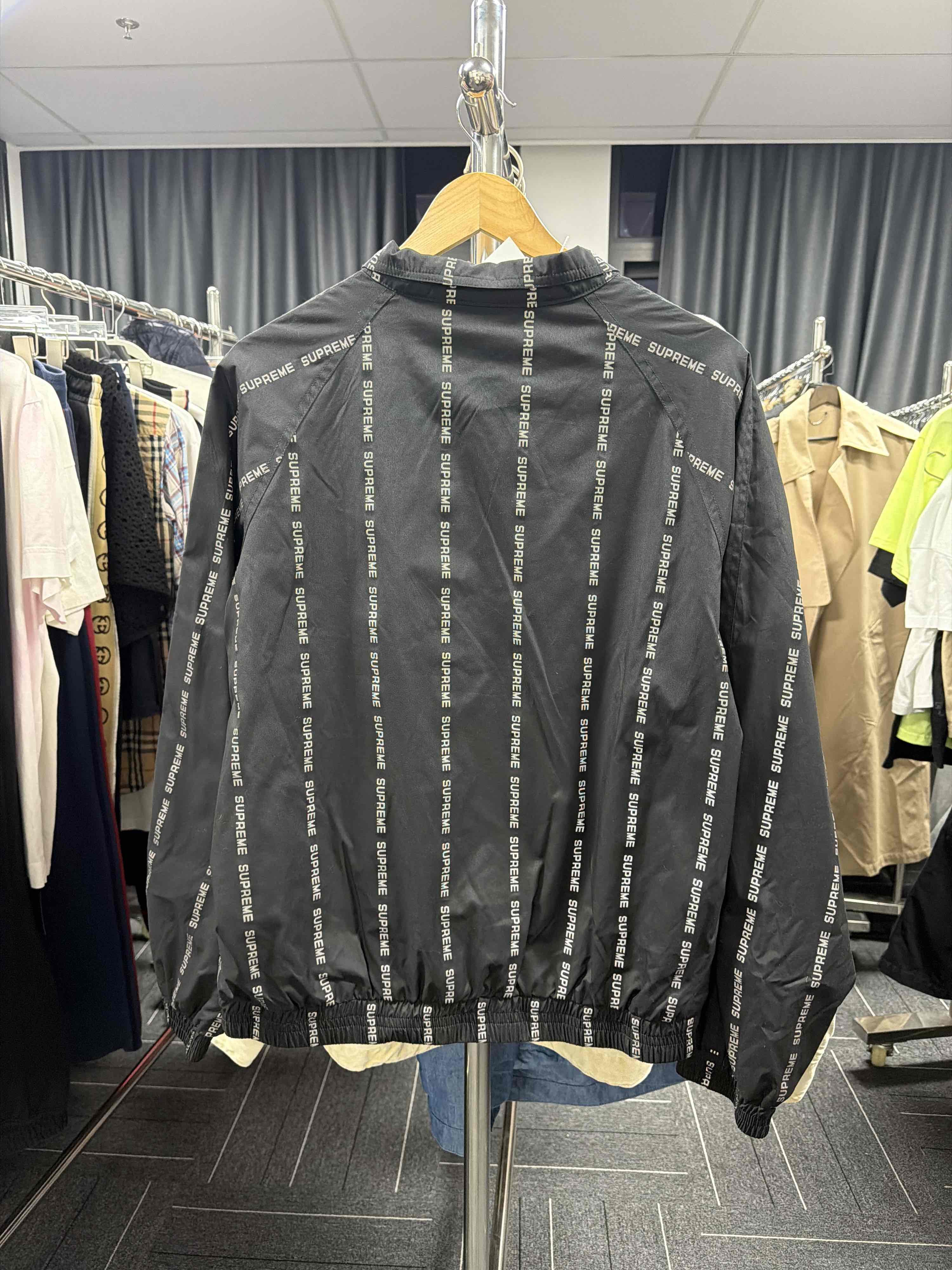 Supreme Supreme Reflective Text Track Jacket Black Size L Size US L / EU 52-54 / 3 - 2 Thumbnail
