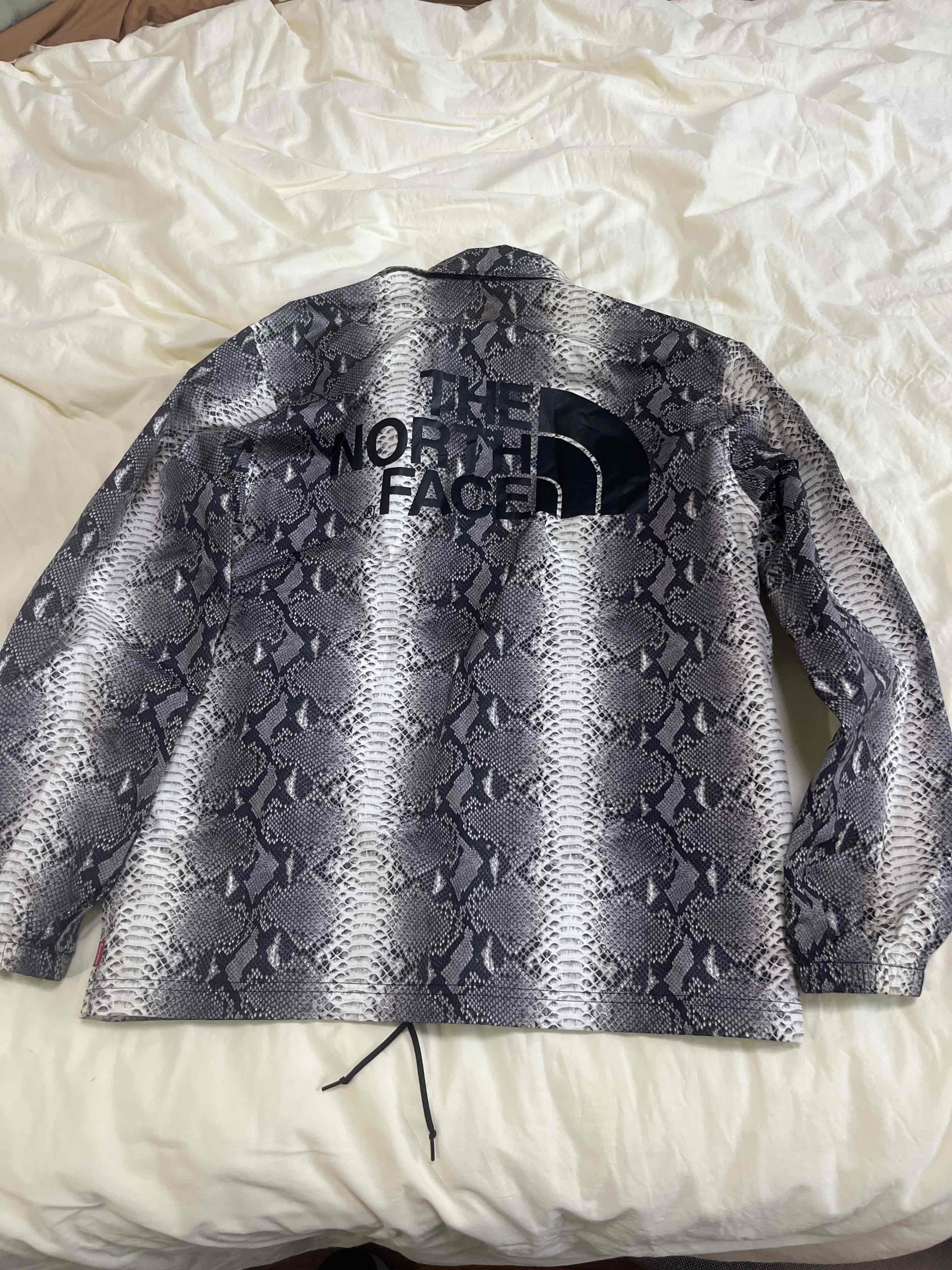 Supreme Supreme x The North Face Snakeskin Coaches Jacket Size M Size US M / EU 48-50 / 2 - 2 Thumbnail