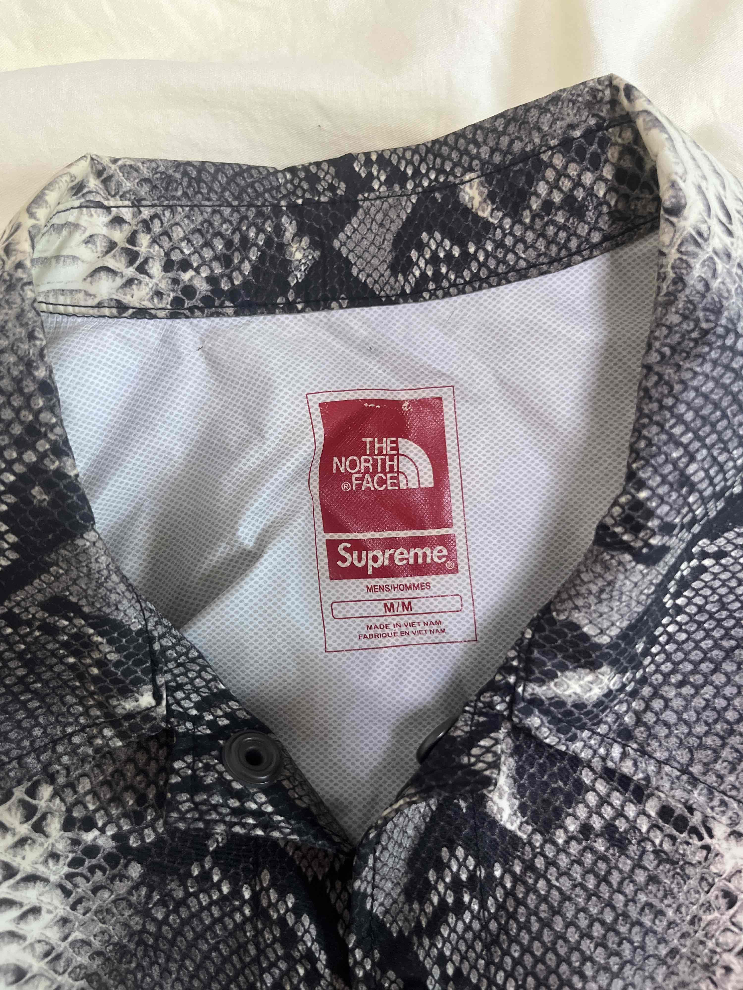 Supreme Supreme x The North Face Snakeskin Coaches Jacket Size M Size US M / EU 48-50 / 2 - 3 Thumbnail