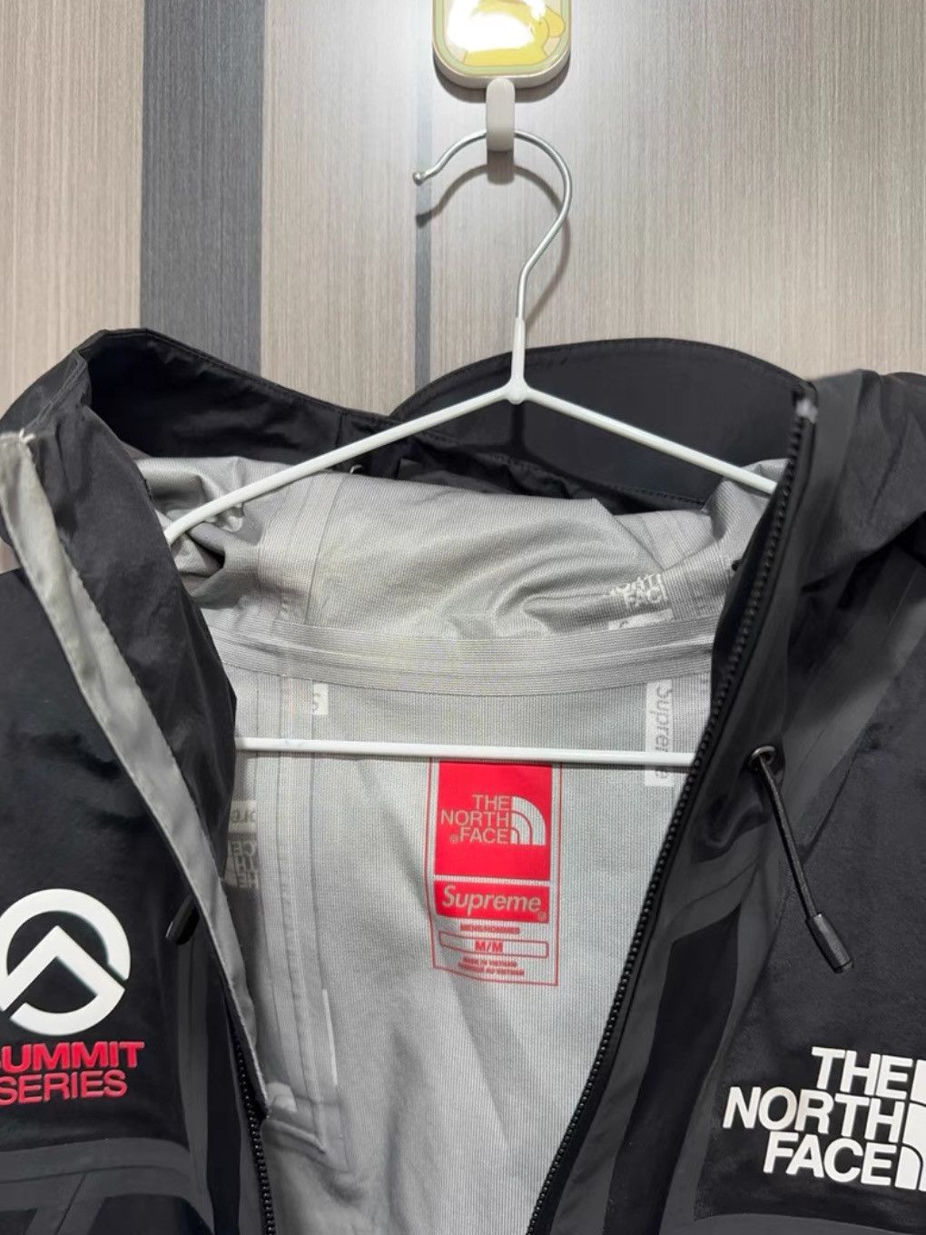 Supreme × The North Face Supreme x The North Face Summit Series Jacket Size M Size US M / EU 48-50 / 2 - 6 Thumbnail