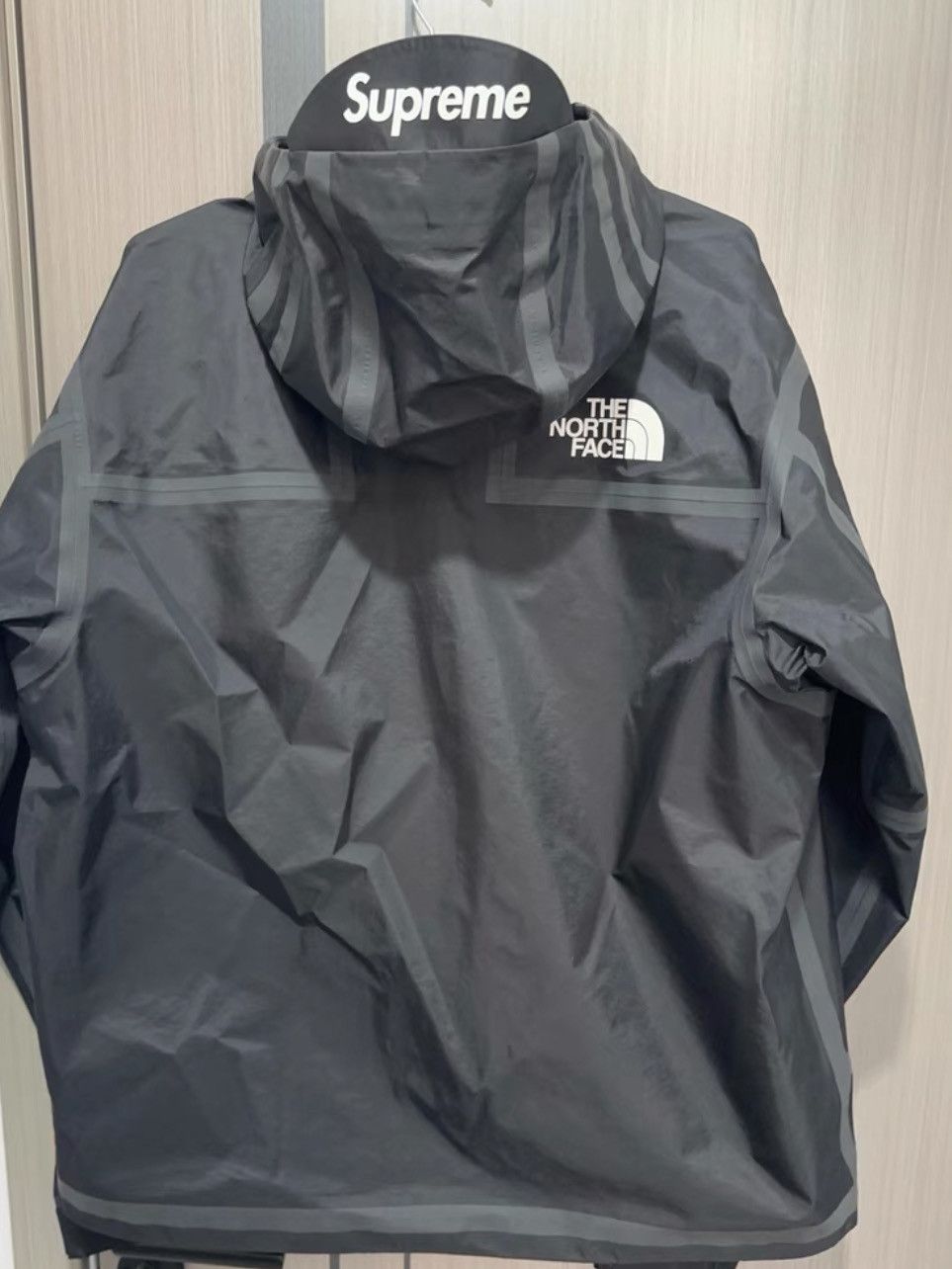Supreme × The North Face Supreme x The North Face Summit Series Jacket Size M Size US M / EU 48-50 / 2 - 2 Thumbnail