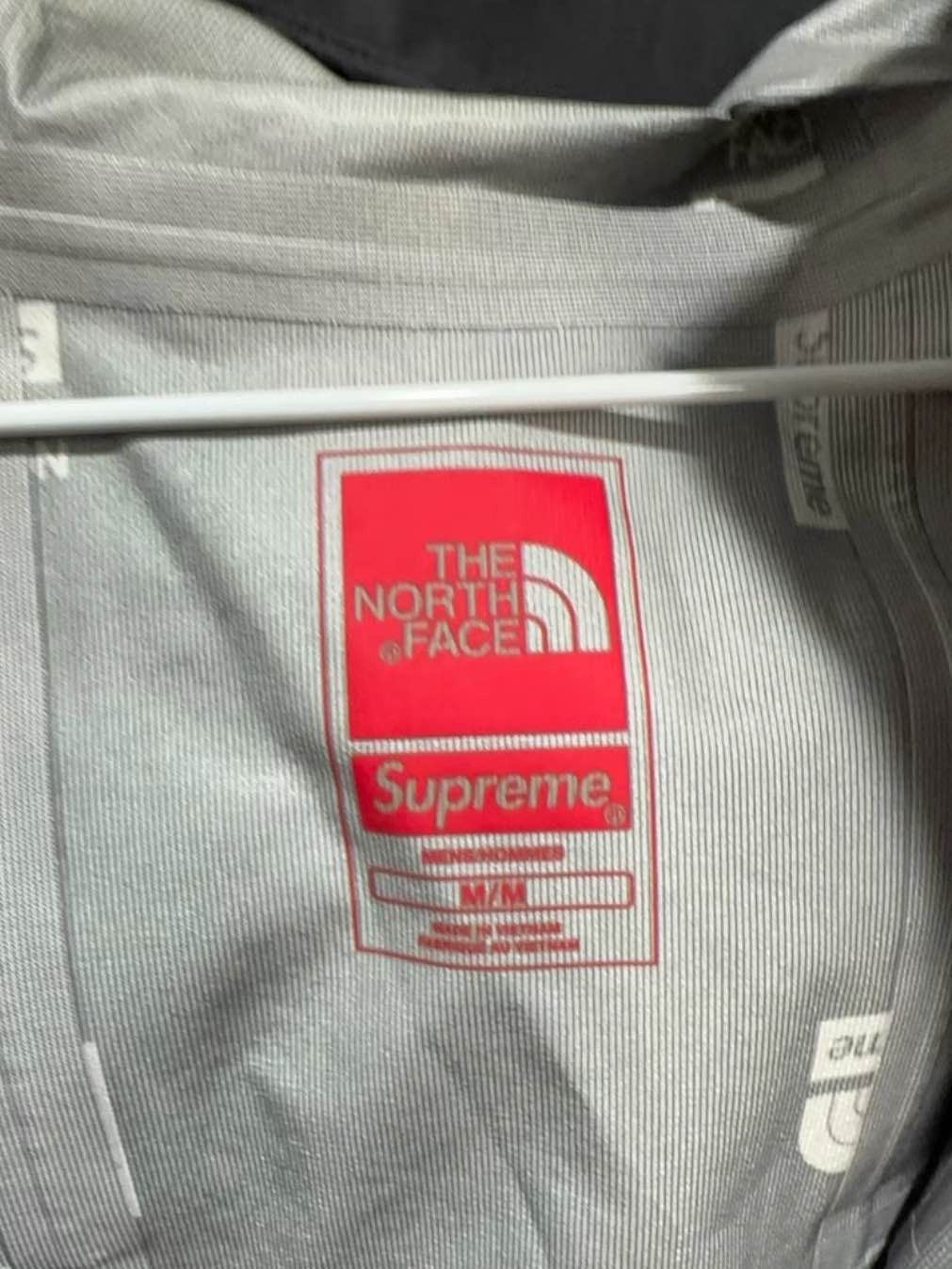 Supreme × The North Face Supreme x The North Face Summit Series Jacket Size M Size US M / EU 48-50 / 2 - 3 Thumbnail