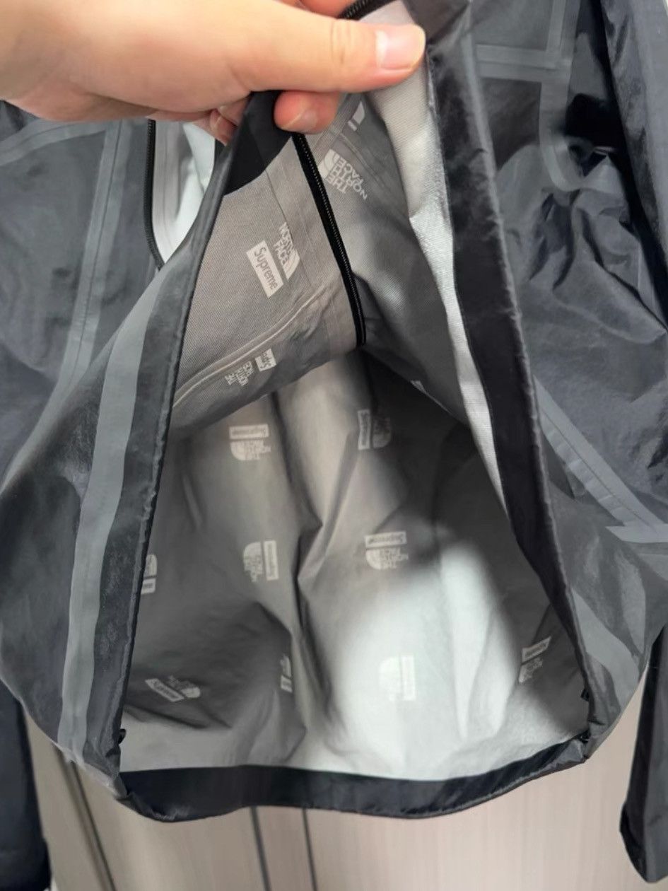 Supreme × The North Face Supreme x The North Face Summit Series Jacket Size M Size US M / EU 48-50 / 2 - 7 Thumbnail