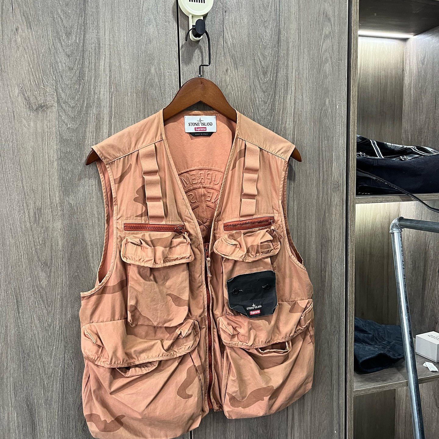 Stone Island × Supreme Supreme x Stone Island Camo Cargo Vest Size M Size US M / EU 48-50 / 2 - 5 Thumbnail