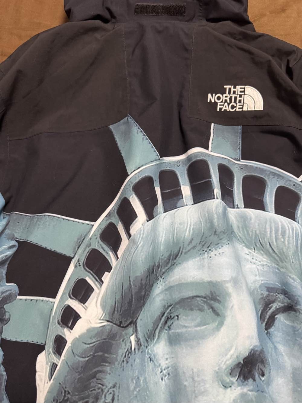 Supreme × The North Face Supreme x The North Face Statue of Liberty Jacket Size L Size US L / EU 52-54 / 3 - 11 Thumbnail