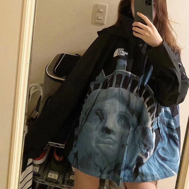 Supreme × The North Face Supreme x The North Face Statue of Liberty Jacket Size L Size US L / EU 52-54 / 3 - 12 Thumbnail